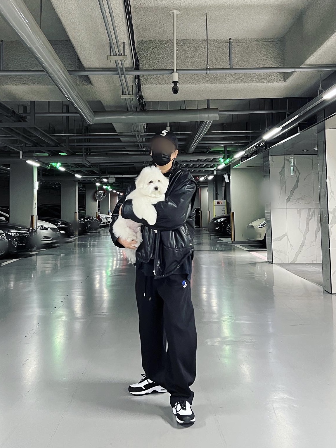 Nike x Comme des Garcons Homme Plus Air Max Sunder SP White Black, Zara x Ader Error Jogger Pants Black 착용 스타일 - 3