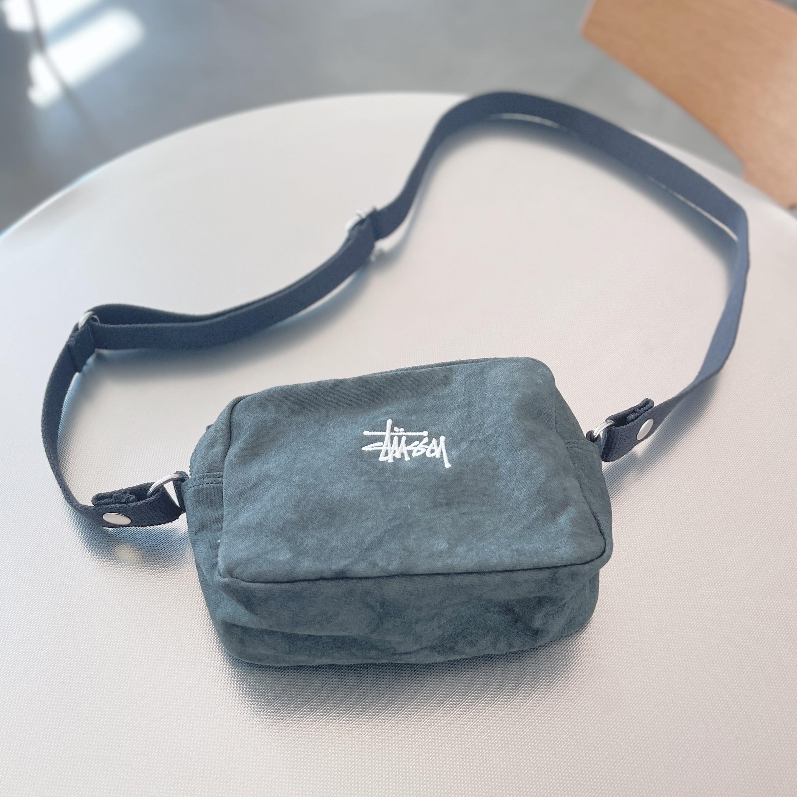 Stussy Canvas Side Pouch Washed Black 착용 스타일