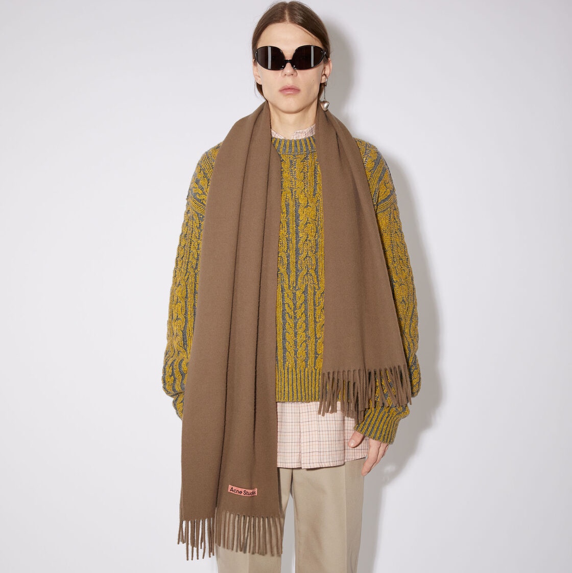 Acne Studios Wool Fringe Muffler Caramel Brown 착용 스타일