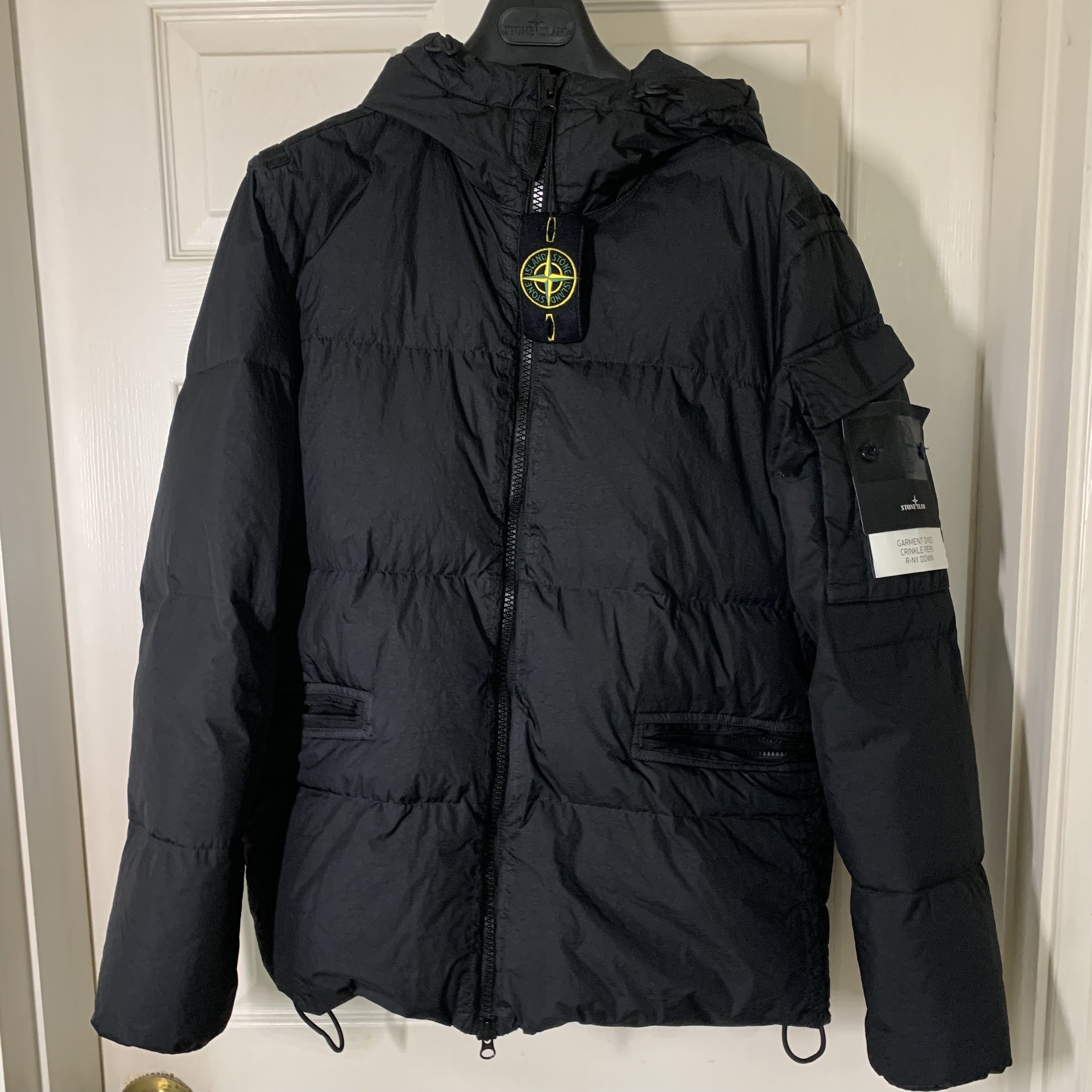 Stone Island 40223 Garment Dyed Crinkle Reps Down Jacket Black - 22FW 착용 스타일