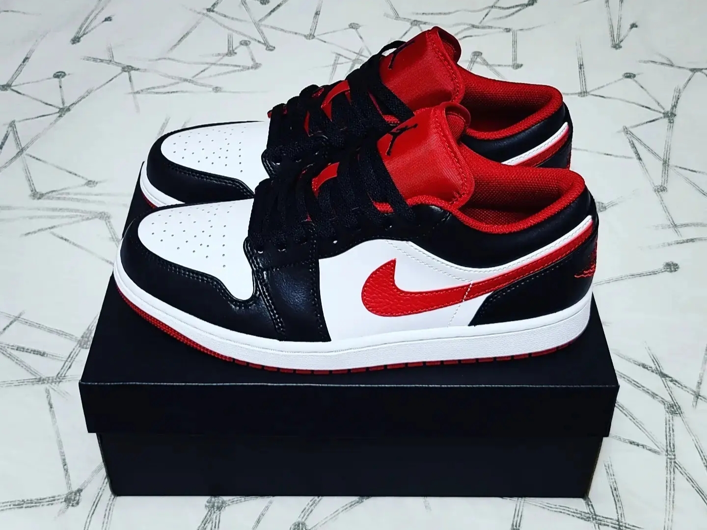 Jordan 1 Low White Gym Red Black 착용 스타일 - 2