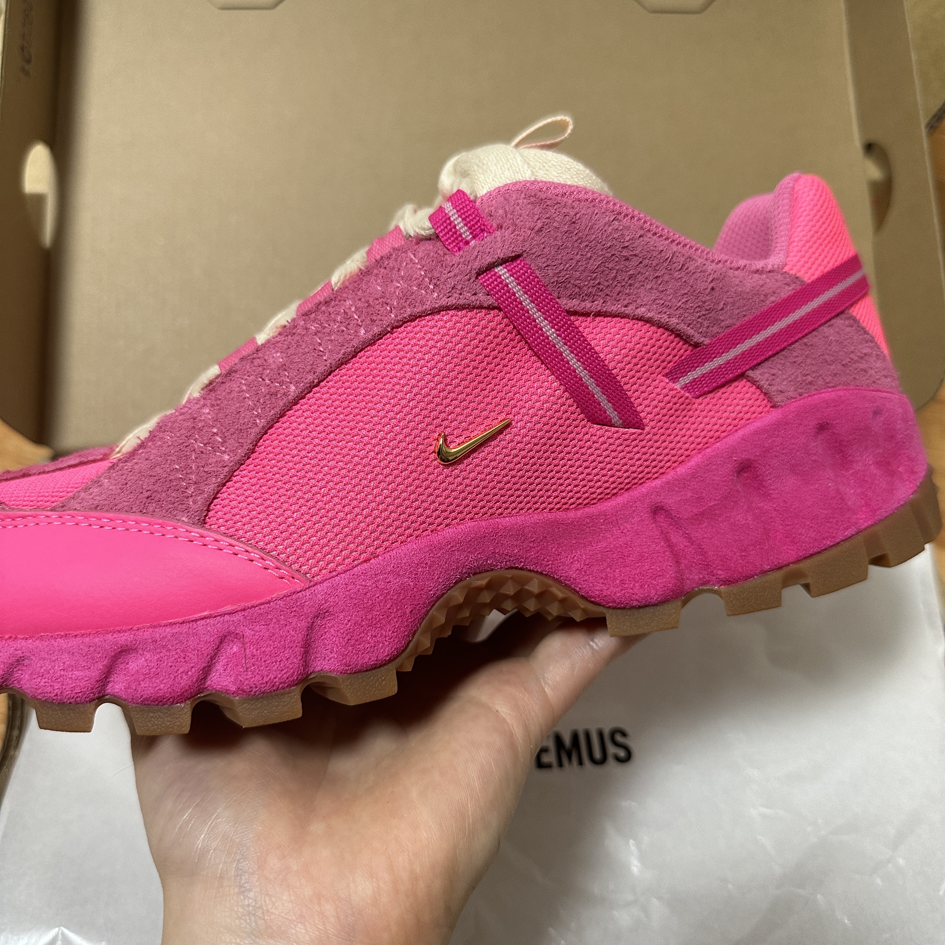 Nike x Jacquemus Air Humara LX Pink Flash 착용 스타일 - 2