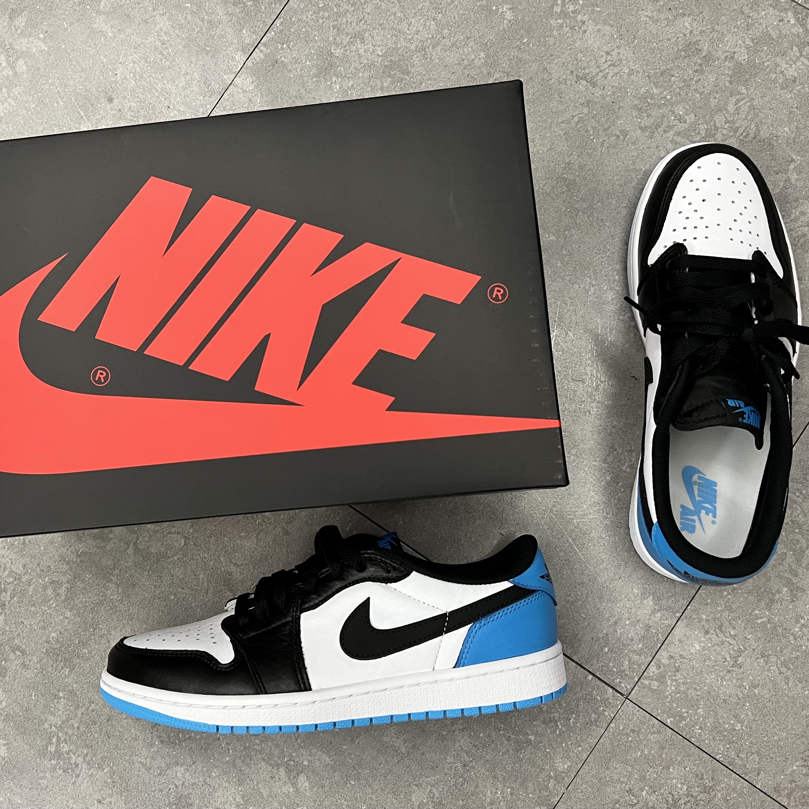 Jordan 1 Retro Low OG Black and Dark Powder Blue 착용 스타일