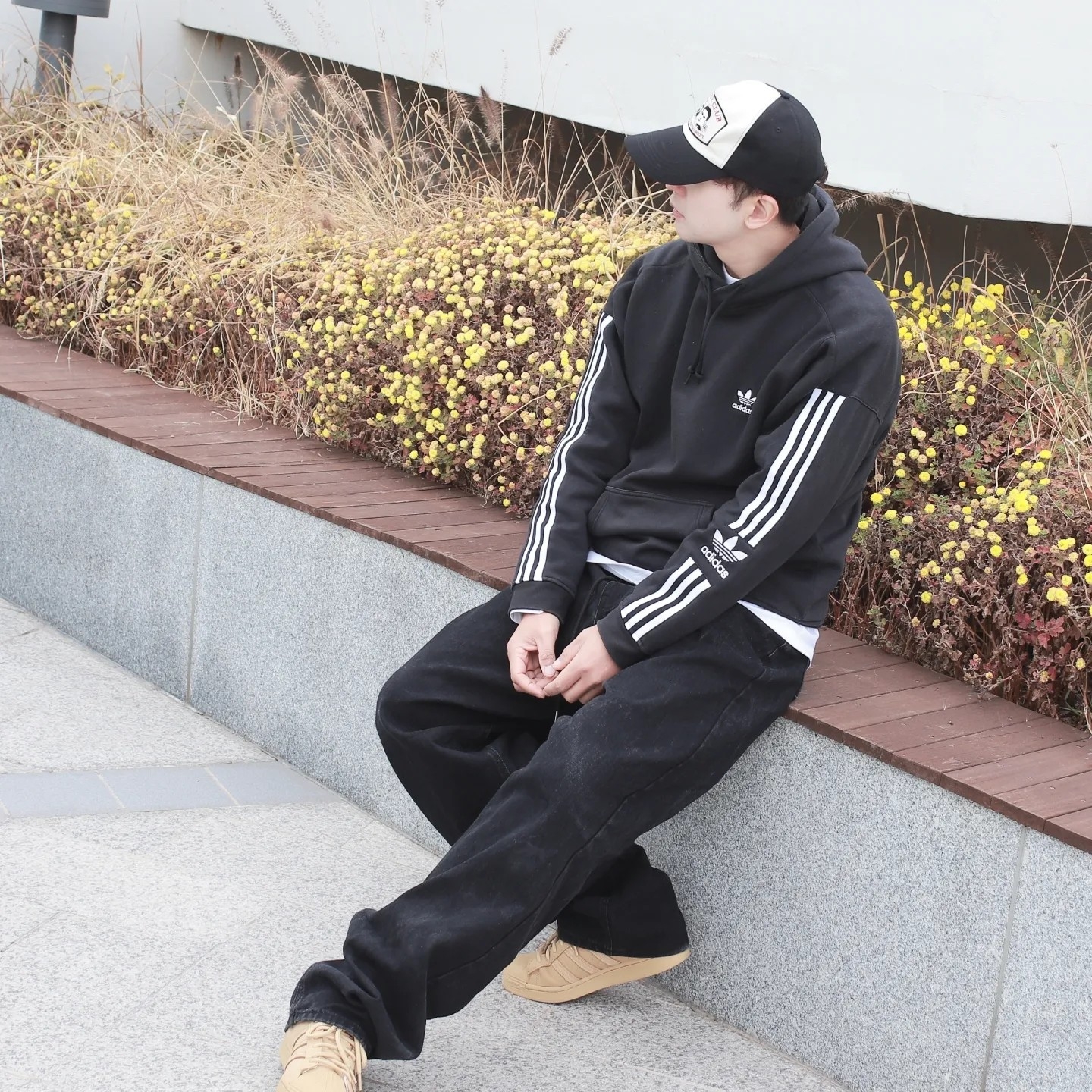 Adidas Superstar Golden Beige 착용 스타일 - 3