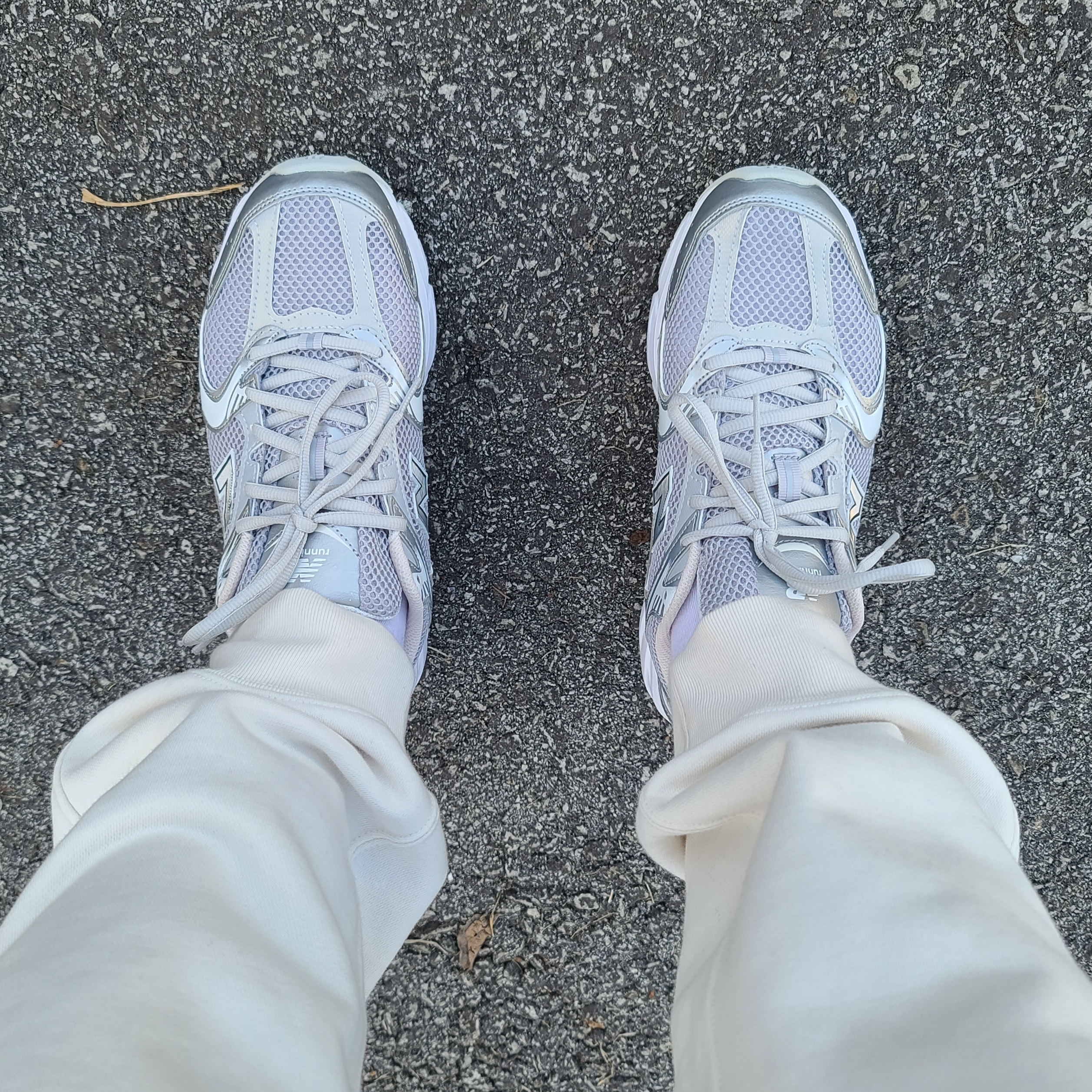 New Balance 990v3 Made in USA Navy - D Standard, New Balance 530 Silver Grey 착용 스타일 - 2