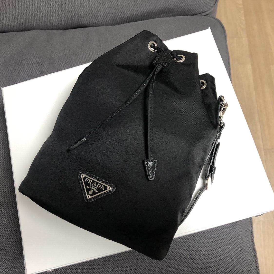 Prada Re-Nylon Drawstring Pouch Black 착용 스타일