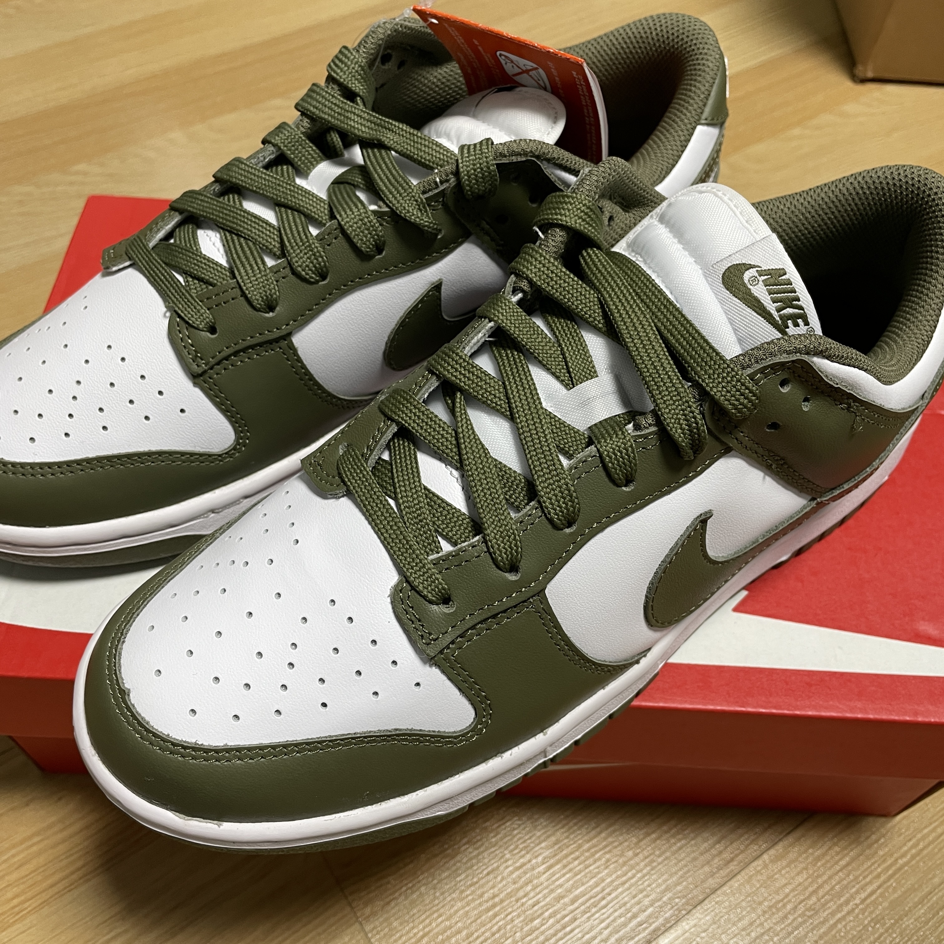 (W) Nike Dunk Low Medium Olive 착용 스타일 - 1