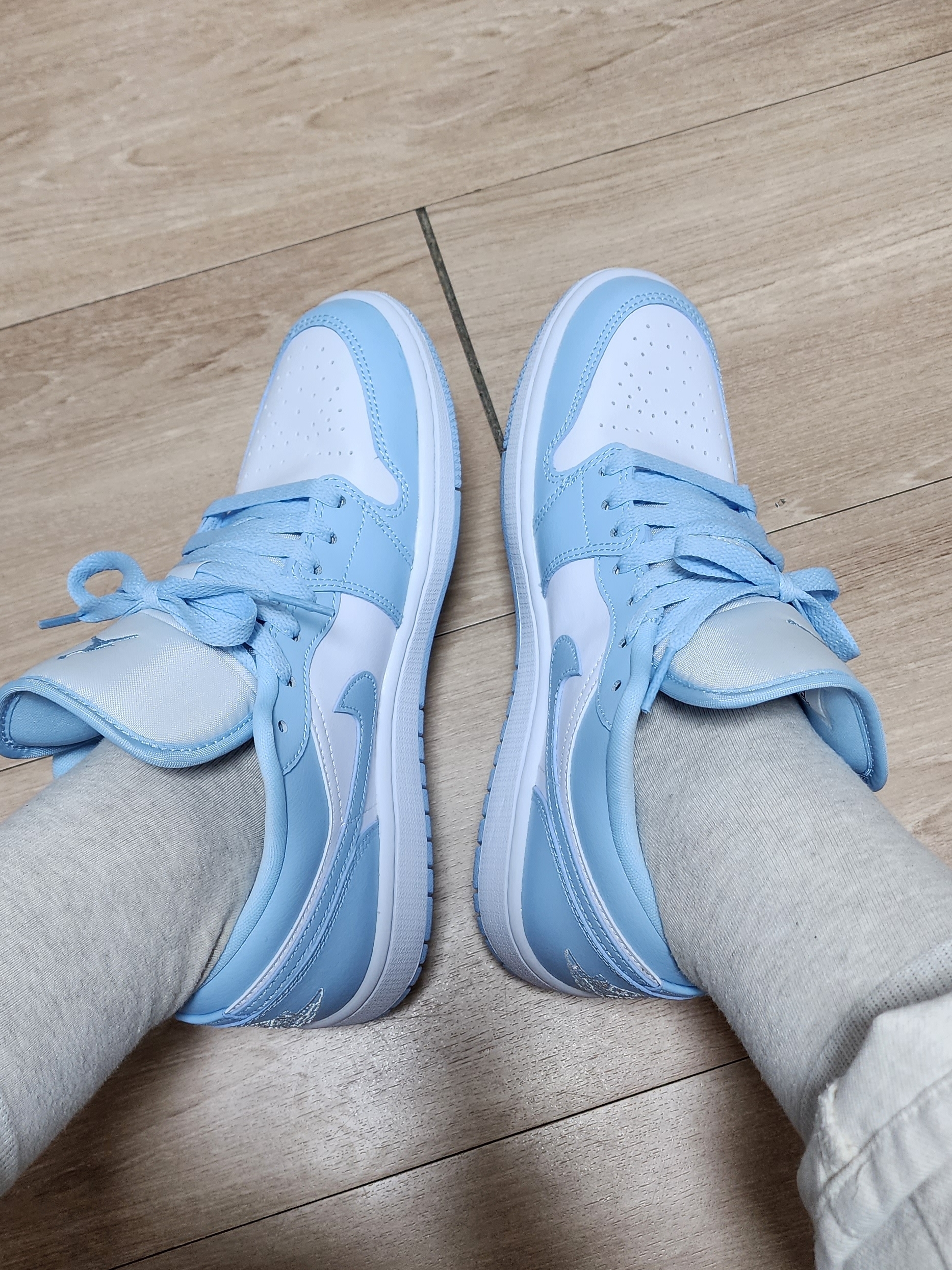 (W) Jordan 1 Low White Ice Blue 착용 스타일