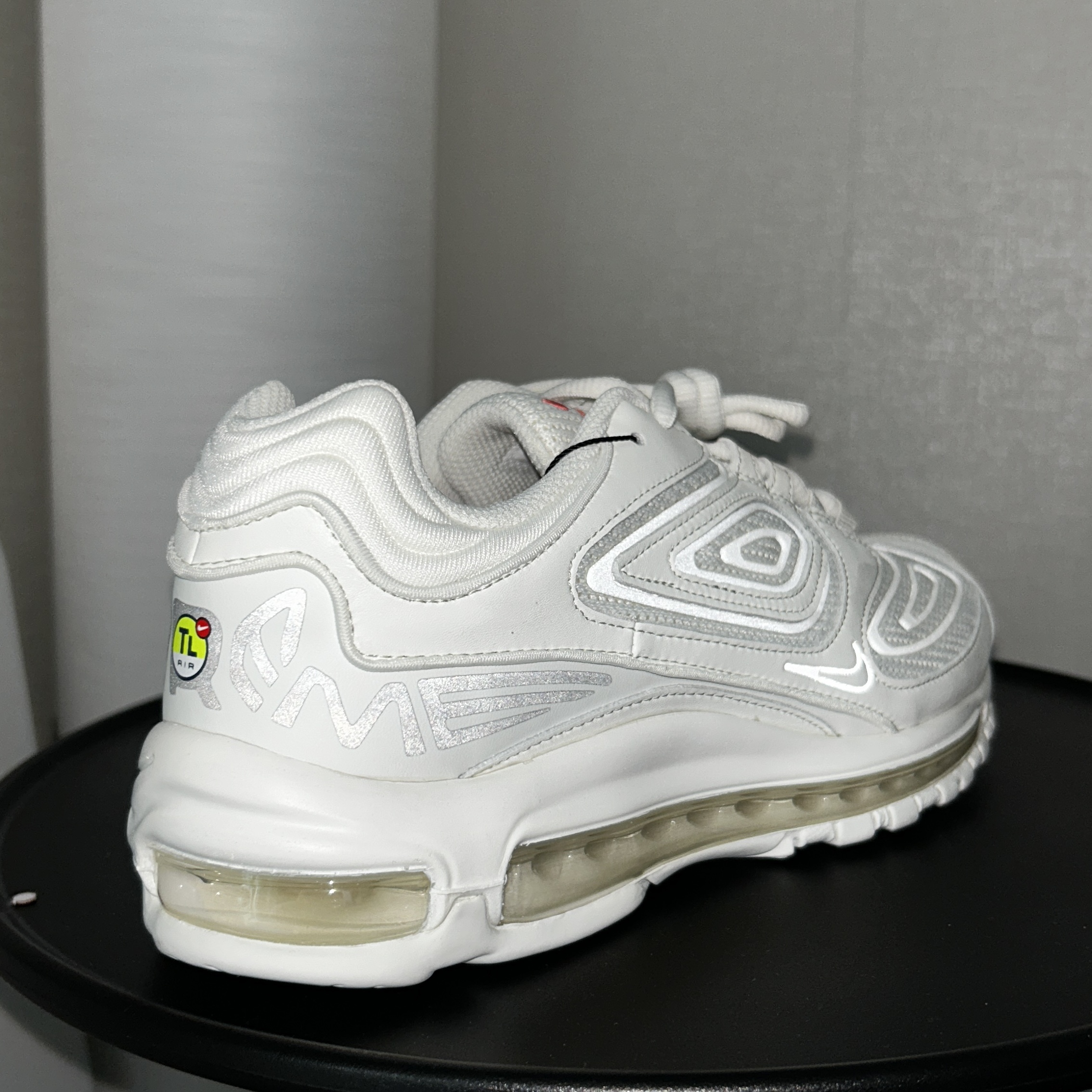 Nike x Supreme Air Max 98 TL White 착용 스타일 - 1