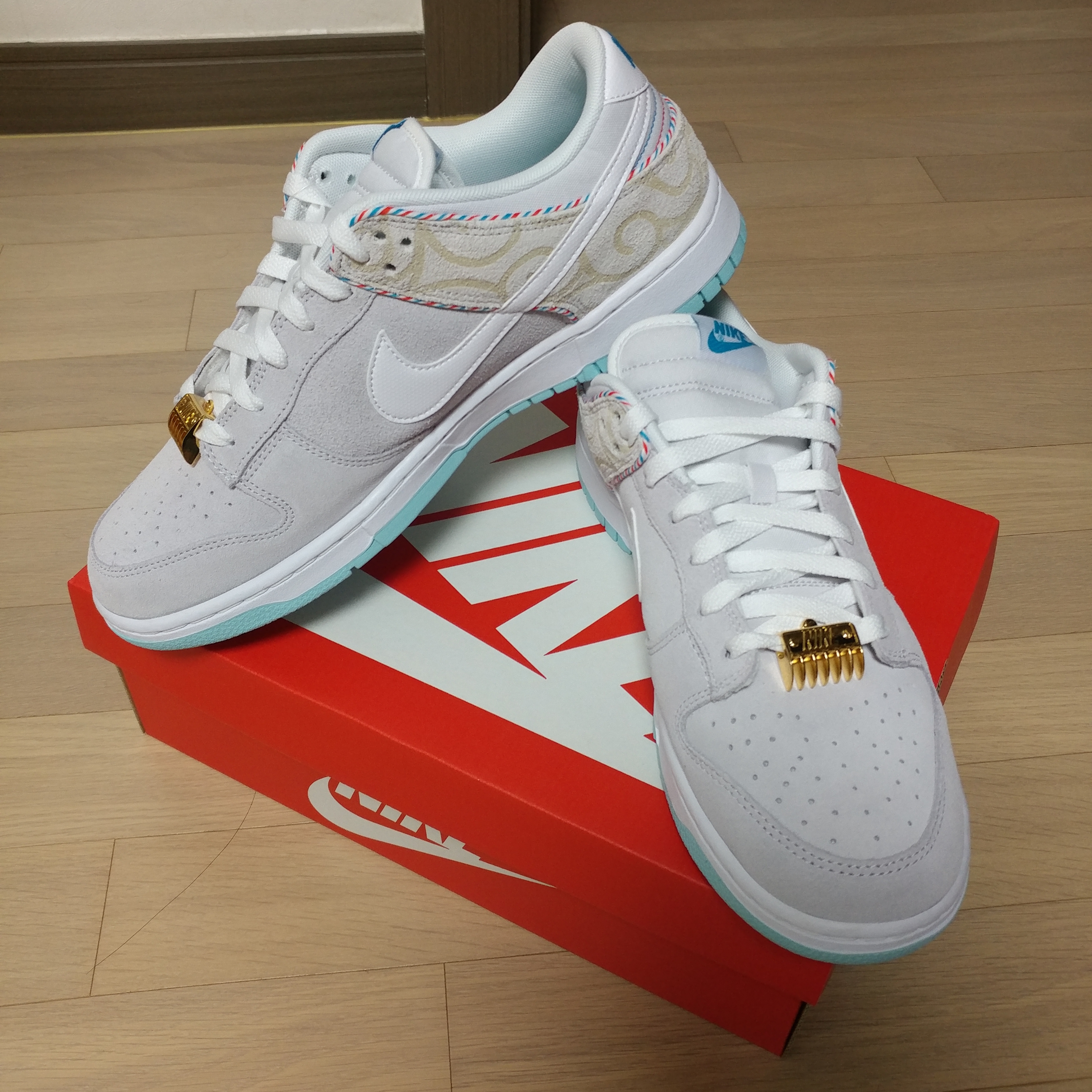 Nike Dunk Low Retro SE Barber Shop Grey 착용 스타일 - 2