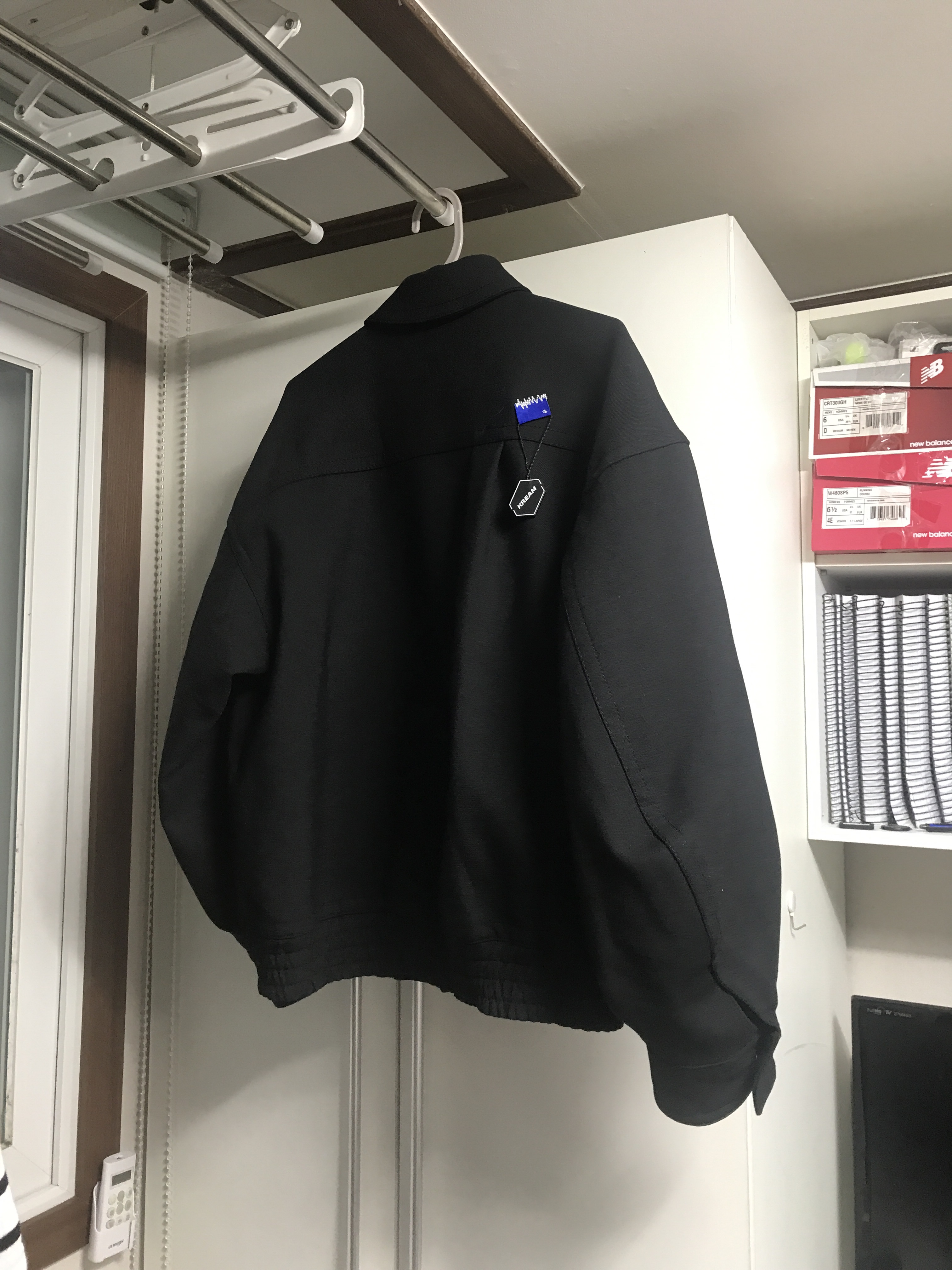 Zara x Ader Error Oversize Collar Bomber Jacket Black 착용 스타일 - 4