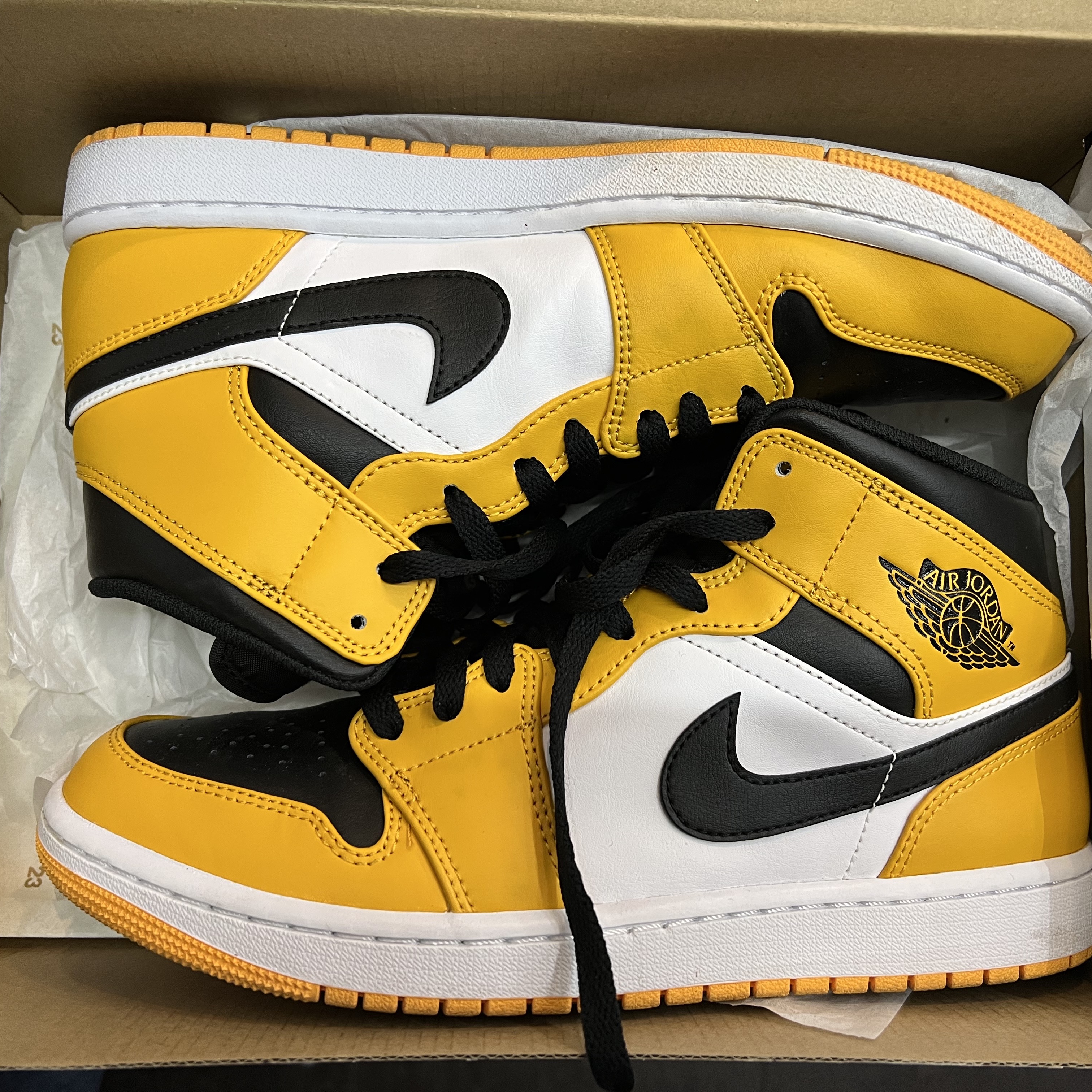 Jordan 1 Mid Taxi 착용 스타일