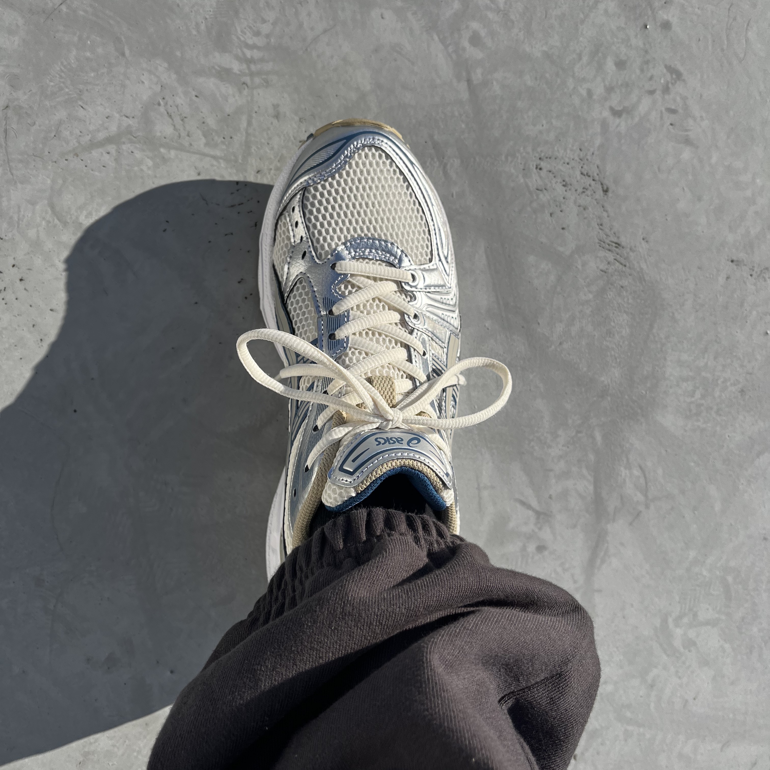Asics Gel-Kayano 14 Cream Pure Silver 착용 스타일 - 3