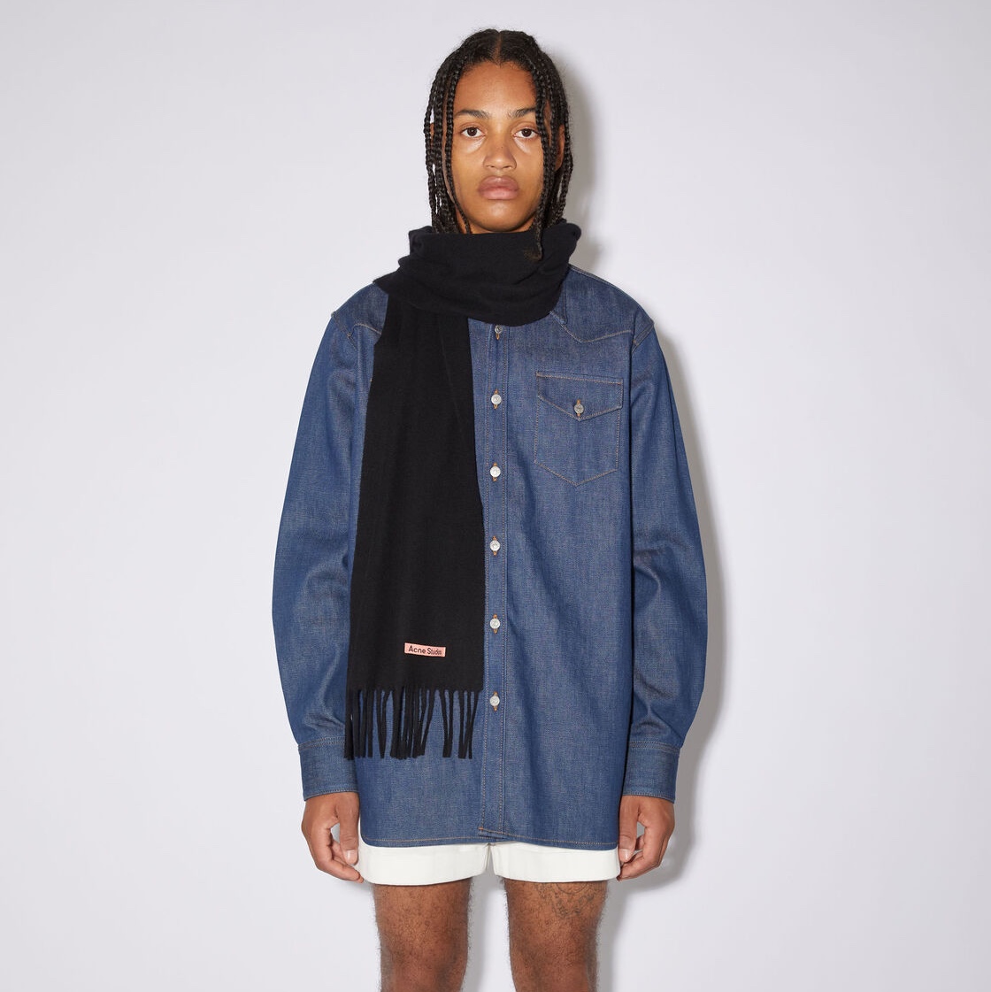 Acne Studios Wool Fringe Muffler Black 착용 스타일