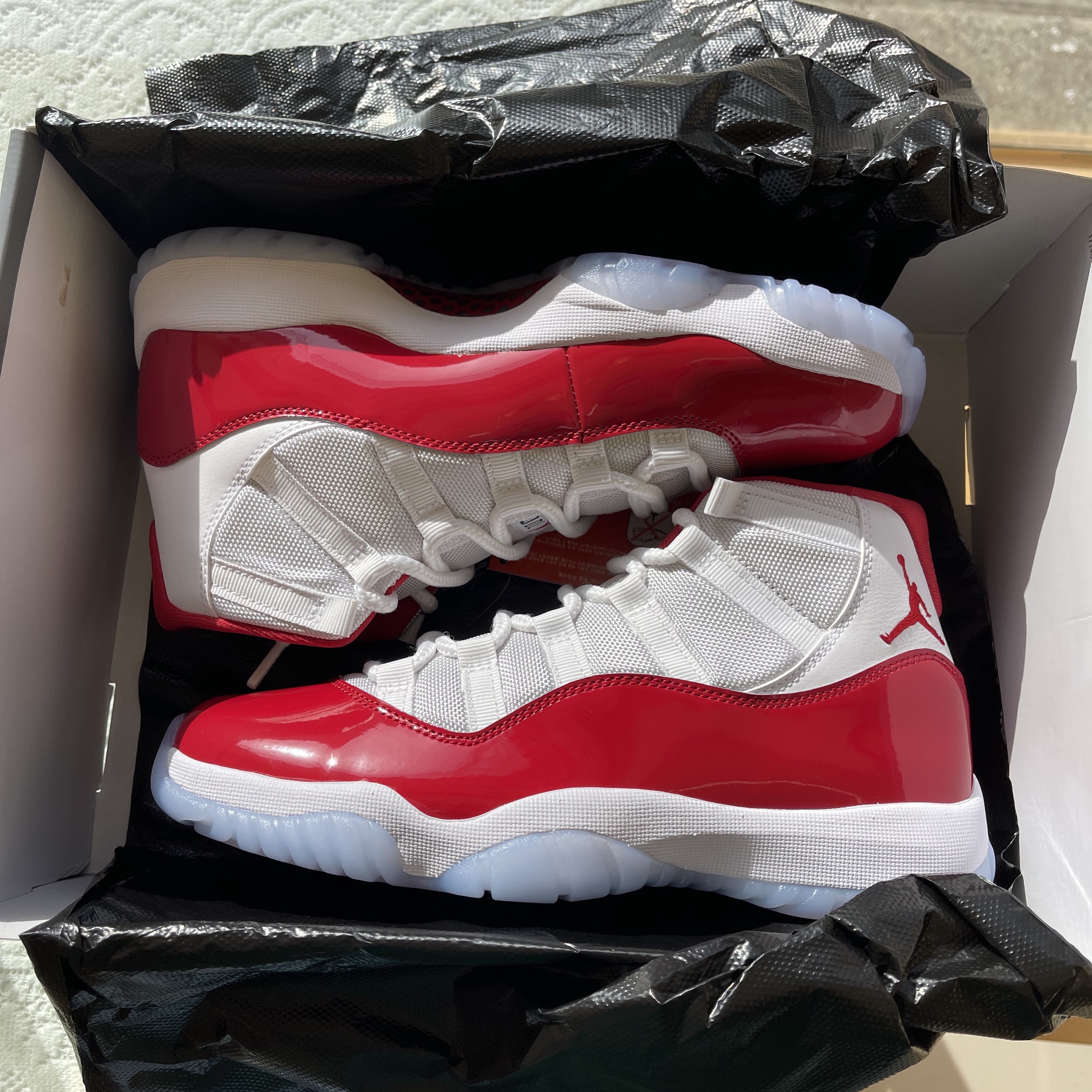 Jordan 11 Retro Varsity Red 착용 스타일