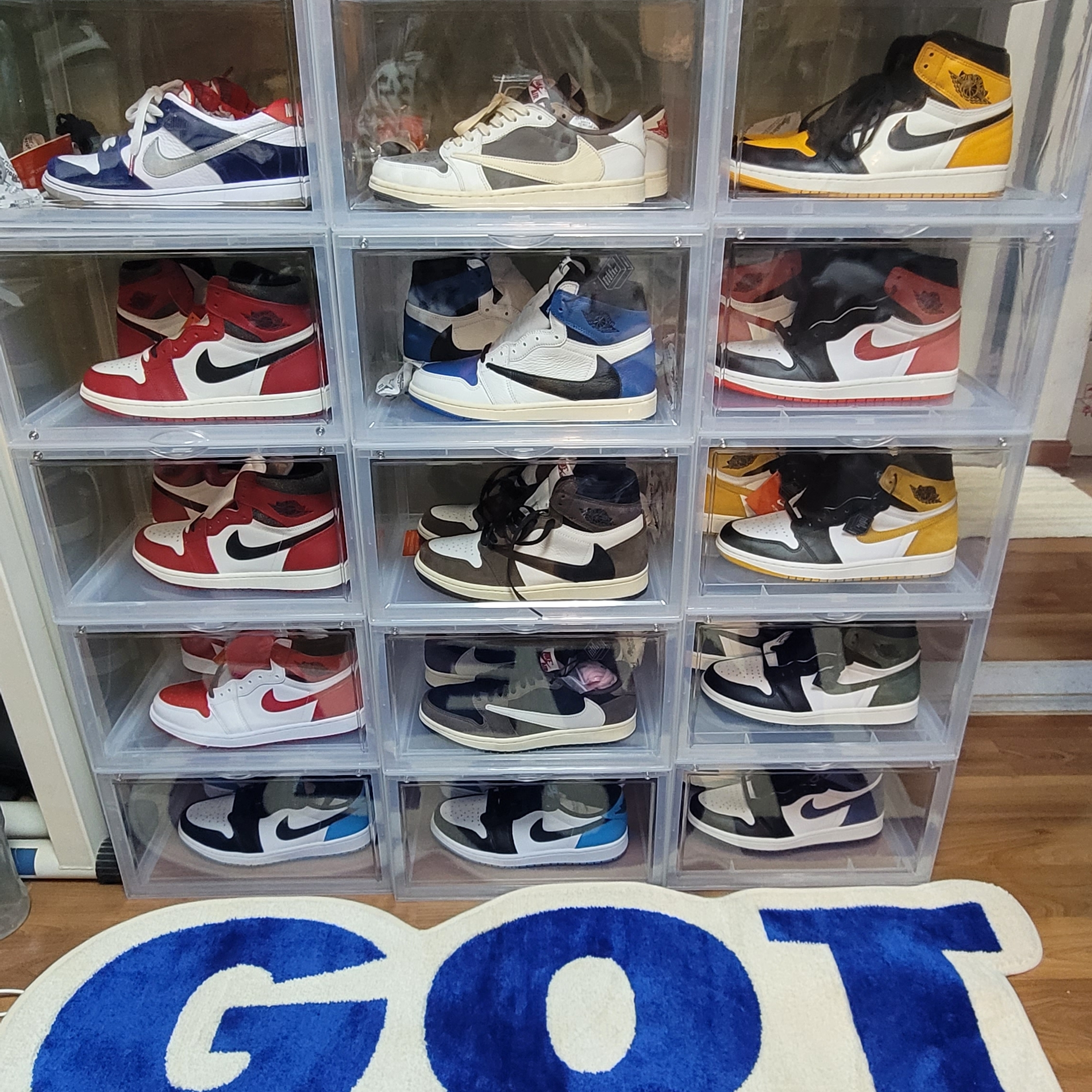 Jordan 1 Retro High OG Chicago 2022, Jordan 1 x Travis Scott Retro Low OG SP Sail and Ridgerock 착용 스타일