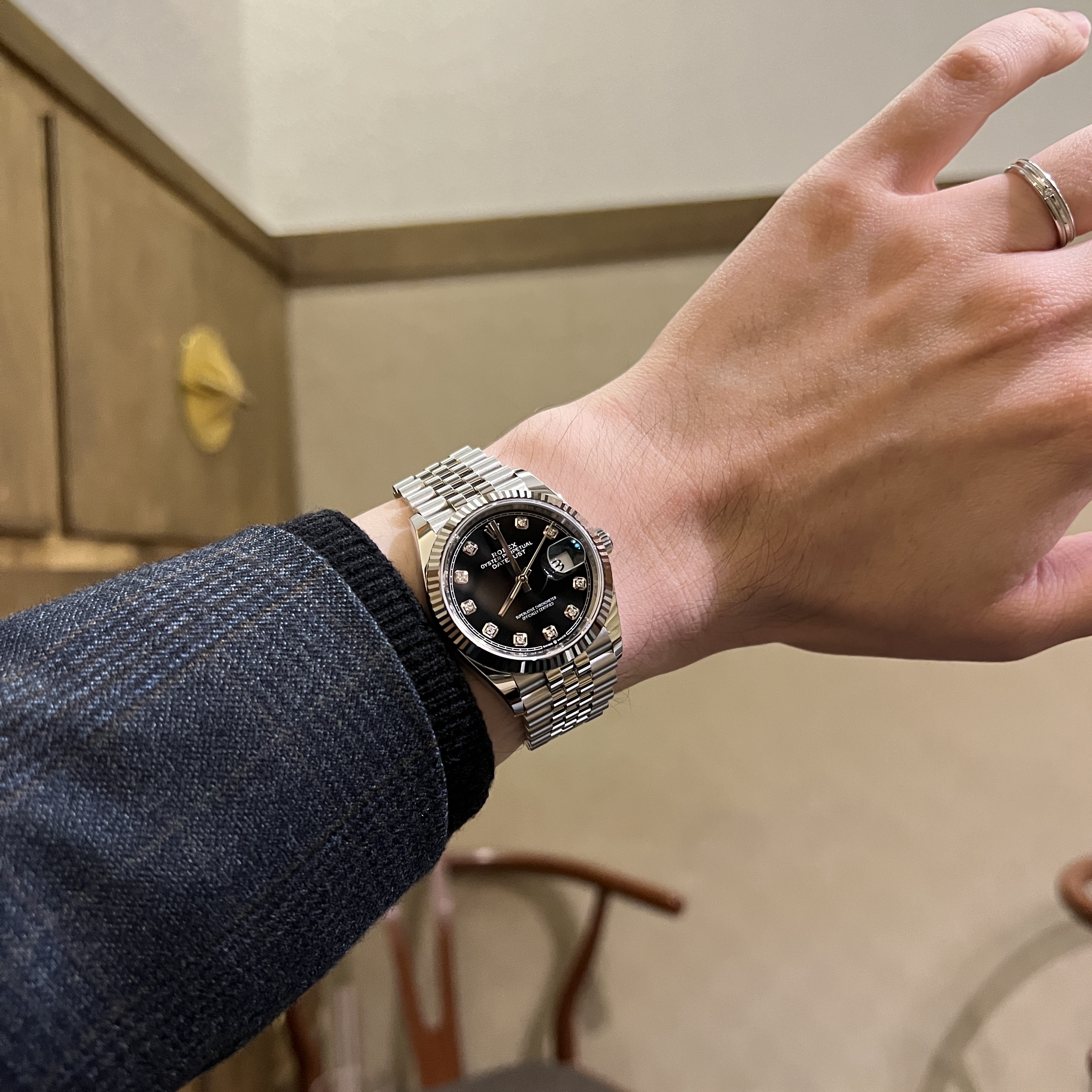 Rolex Datejust 36mm 126234 Bright Black Diamond-Set Jubilee 착용 스타일 - 1