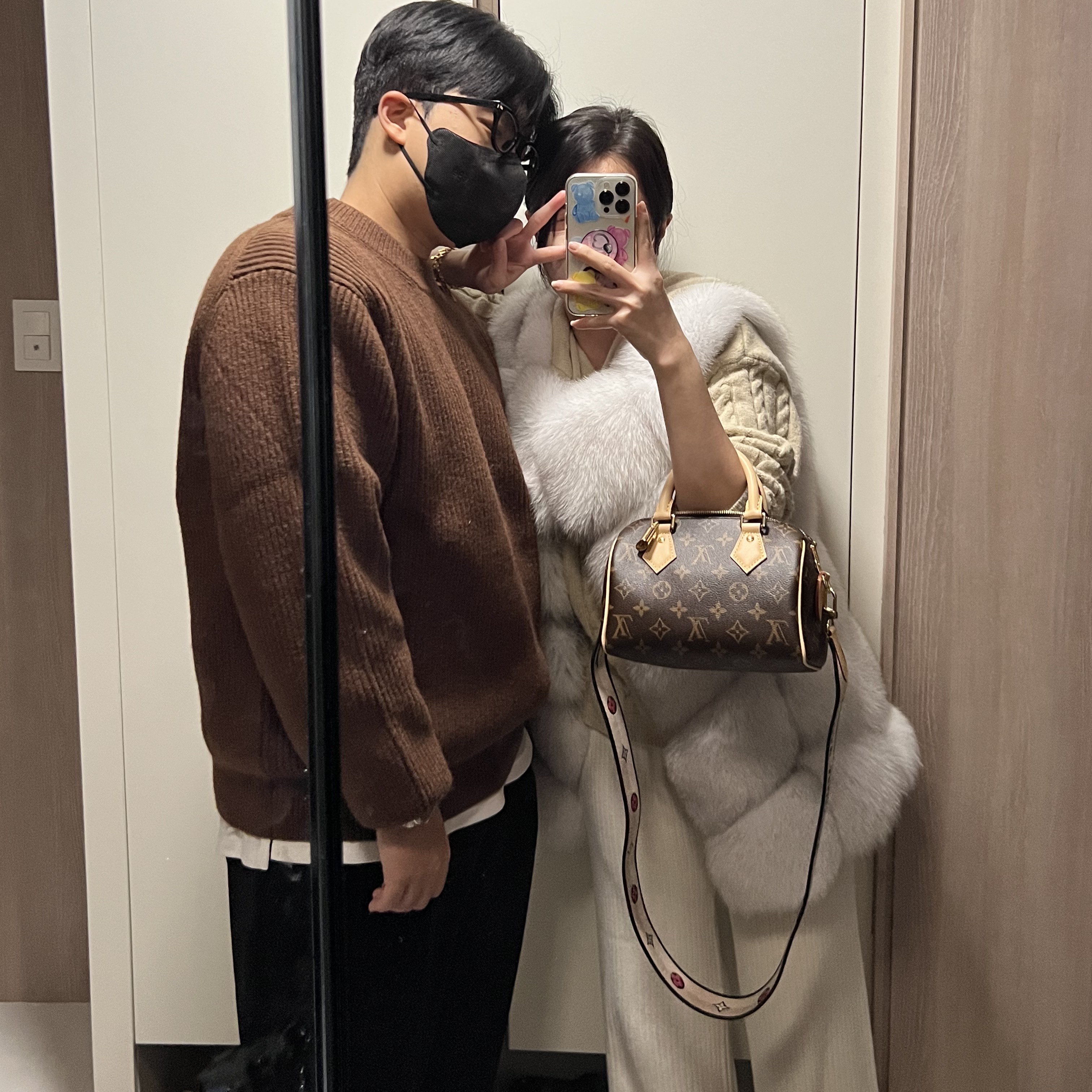 Louis Vuitton Nano Speedy Monogram 착용 스타일