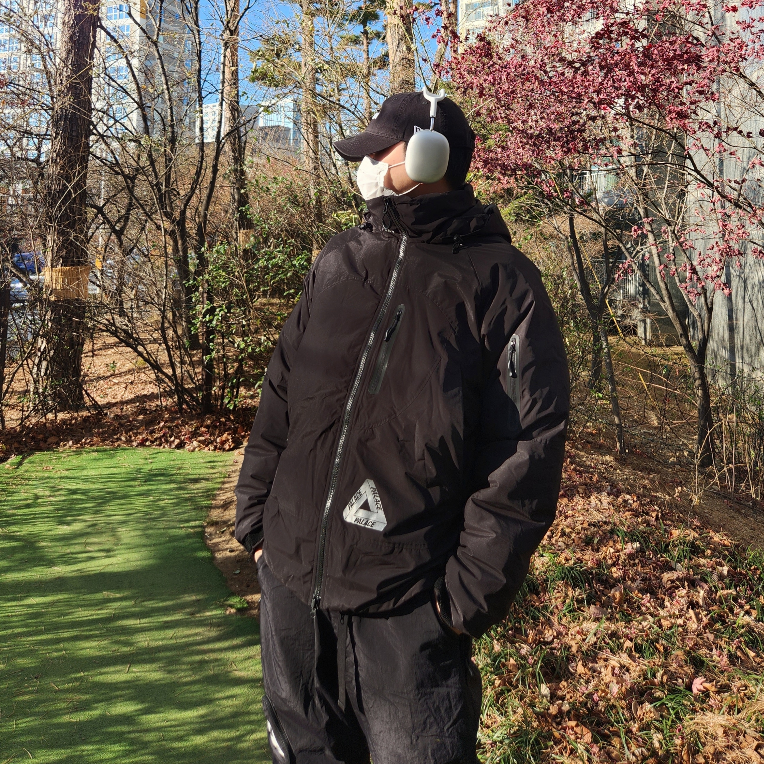 Palace Gore-Tex Infinium Loft Jacket Black - 22FW, Palace Zip Off Bottoms Black - 22SS 착용 스타일 - 2