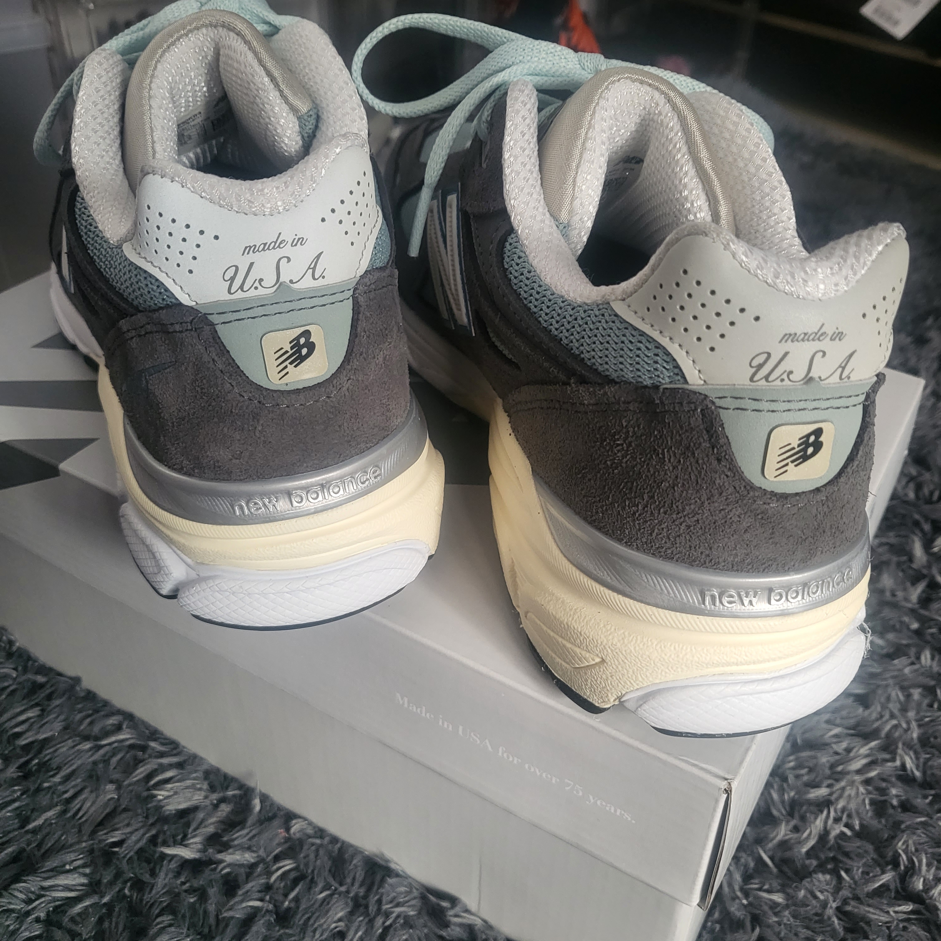 New Balance x Kith 990v3 Made in USA Steel Blue Grey 착용 스타일 - 2