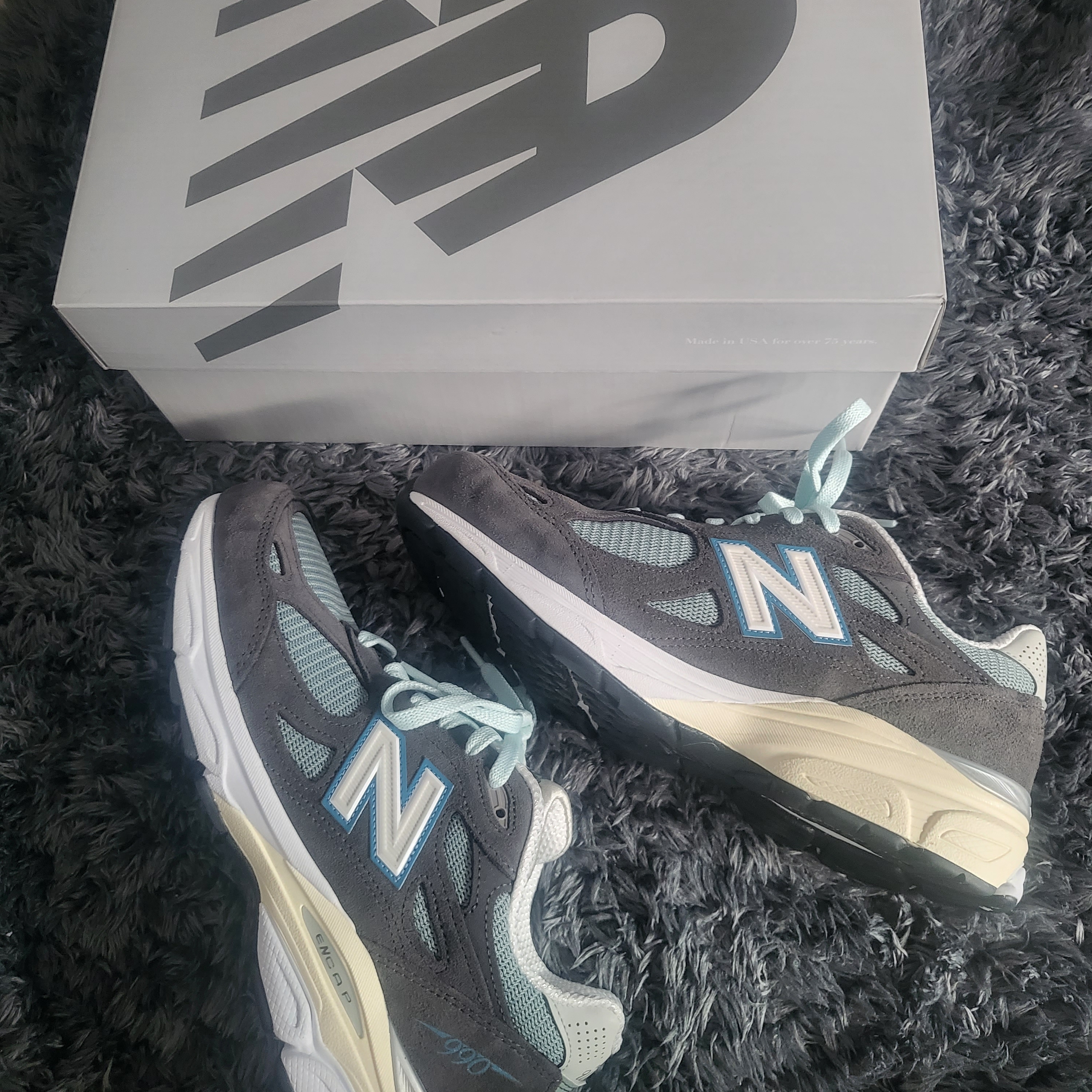 New Balance x Kith 990v3 Made in USA Steel Blue Grey 착용 스타일 - 1