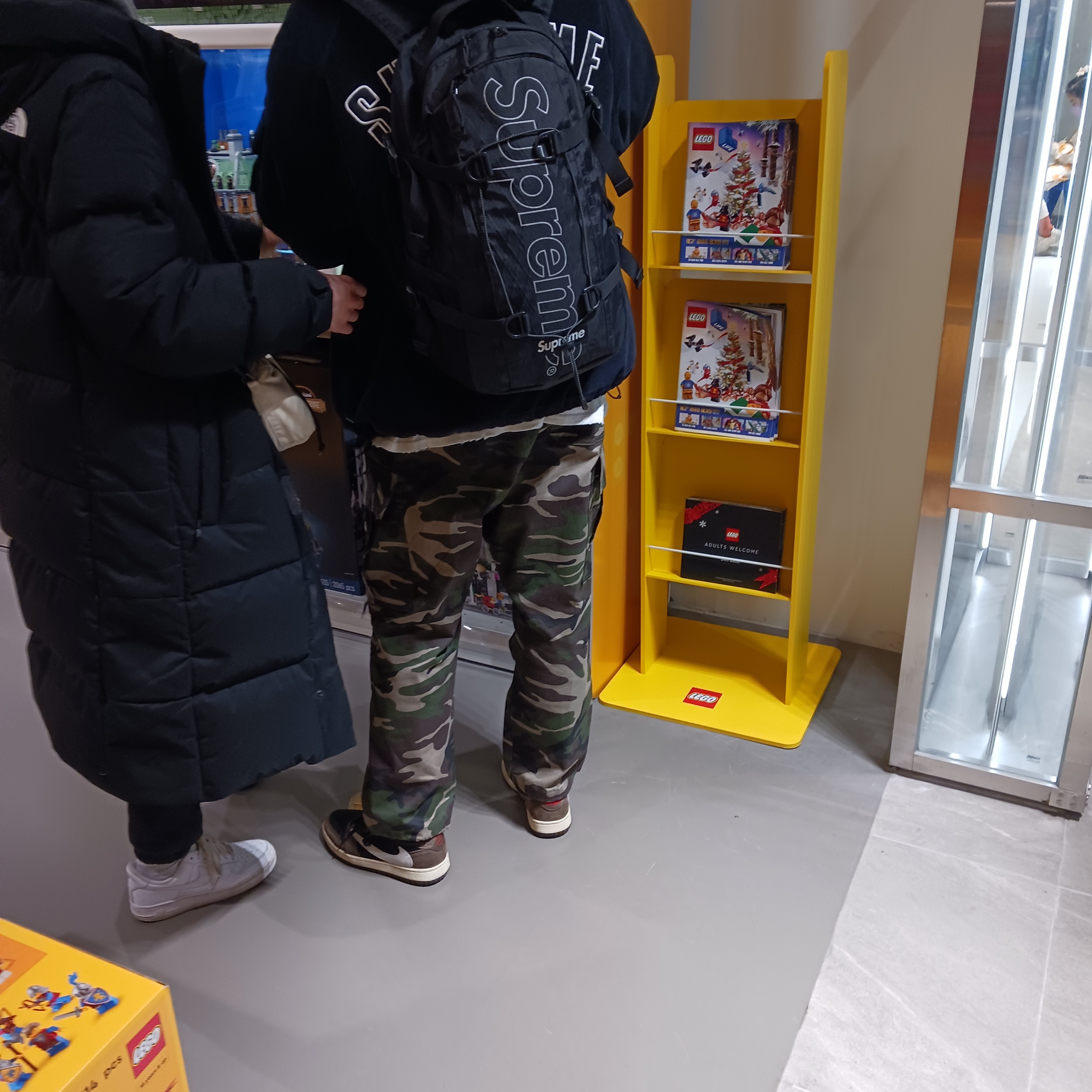 Jordan 1 x Travis Scott Retro Low OG SP Mocha, Supreme x Nike Arc Corduroy Hooded Jacket Black - 22SS 착용 스타일
