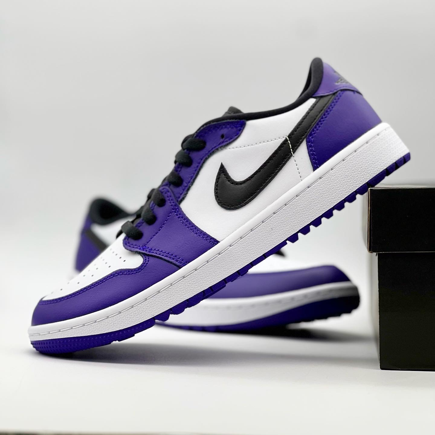 Jordan 1 Low Golf Court Purple 착용 스타일 - 4