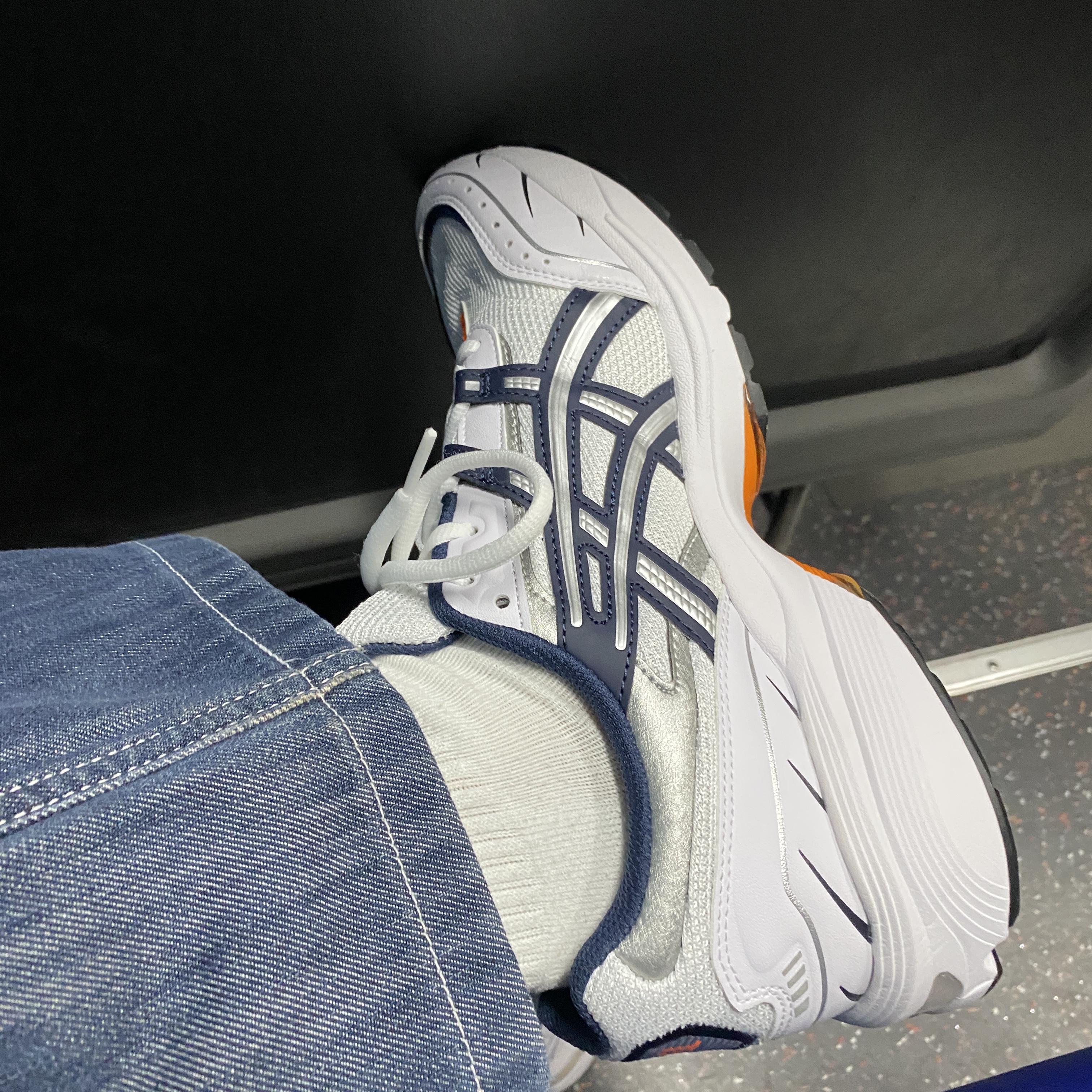 Asics Gel-1090 White Midnight 착용 스타일