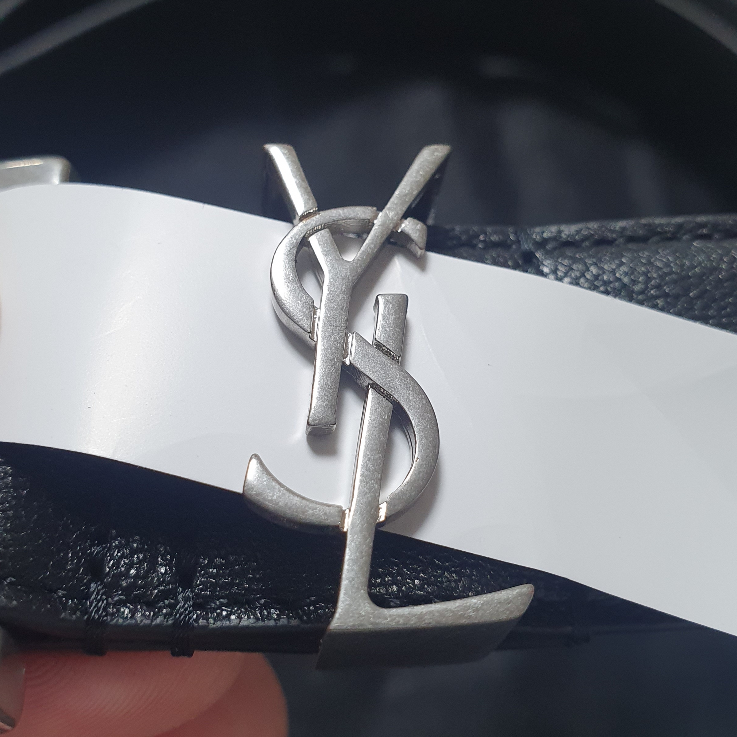 Saint Laurent Leather Silver Monogram Belt Black 착용 스타일