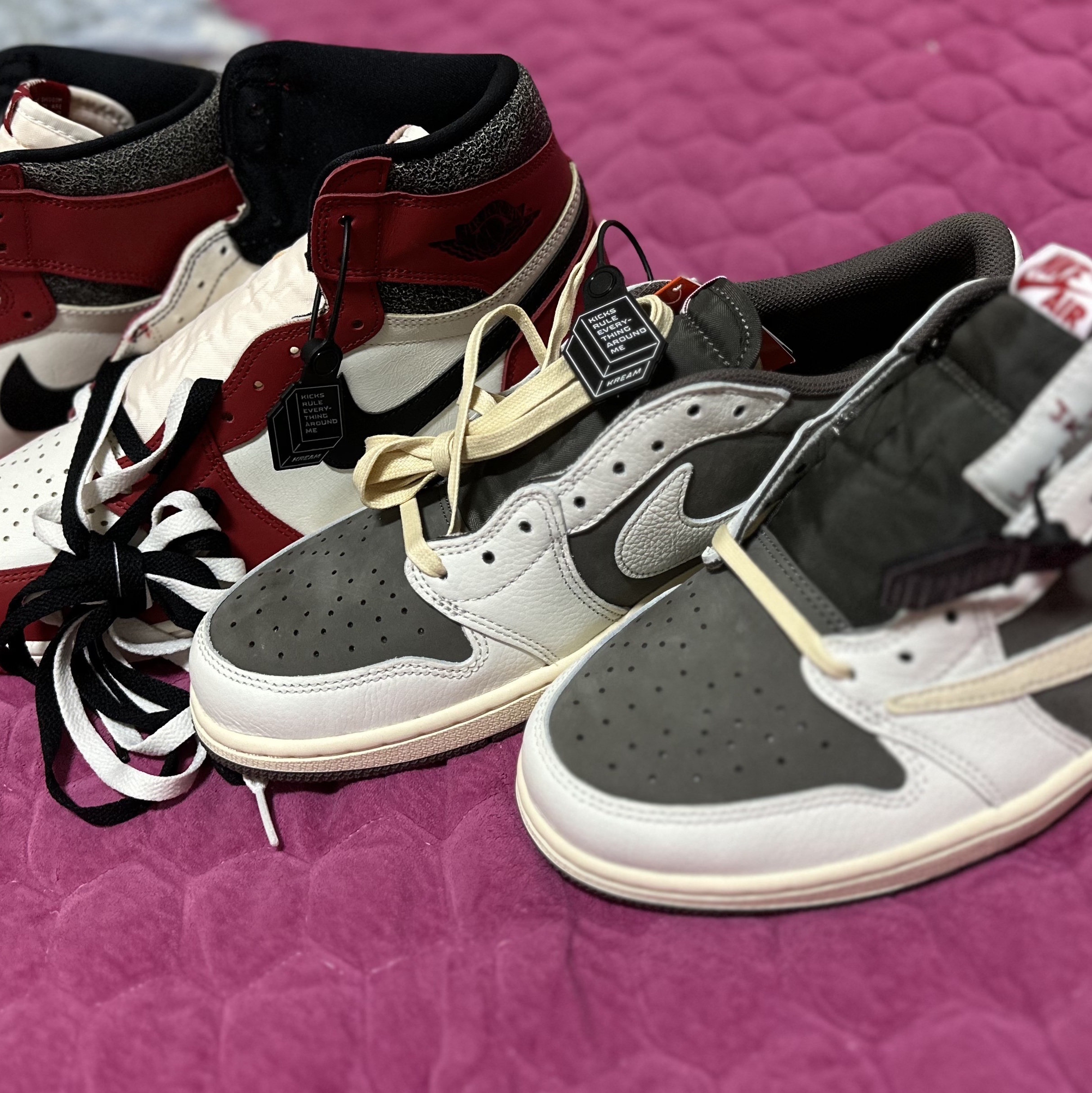 Jordan 1 x Travis Scott Retro Low OG SP Sail and Ridgerock, Jordan 1 Retro High OG Chicago 2022 착용 스타일