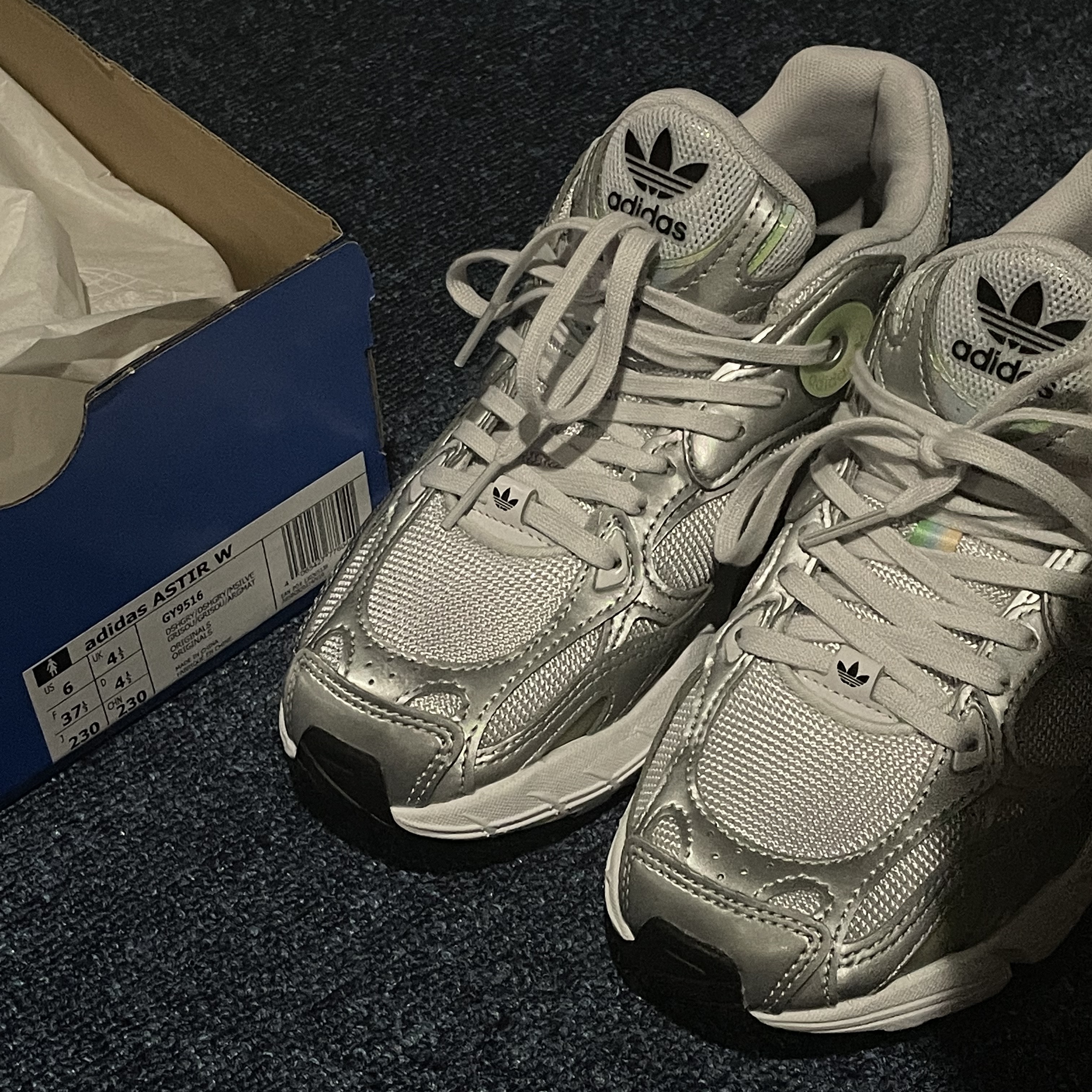 (W) Adidas Astir Dash Grey 착용 스타일 - 1