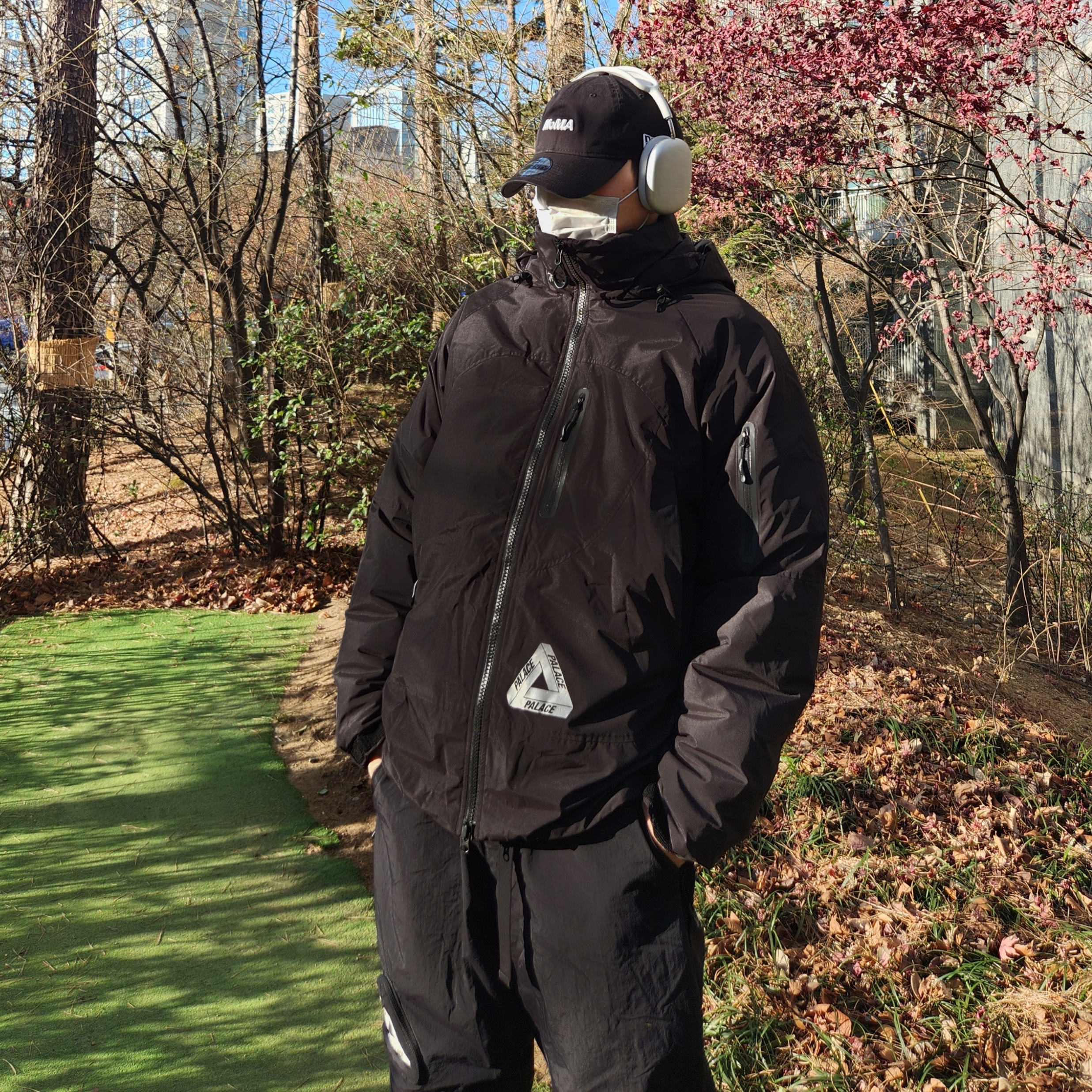 Palace Gore-Tex Infinium Loft Jacket Black - 22FW, Palace Zip Off Bottoms Black - 22SS 착용 스타일 - 1