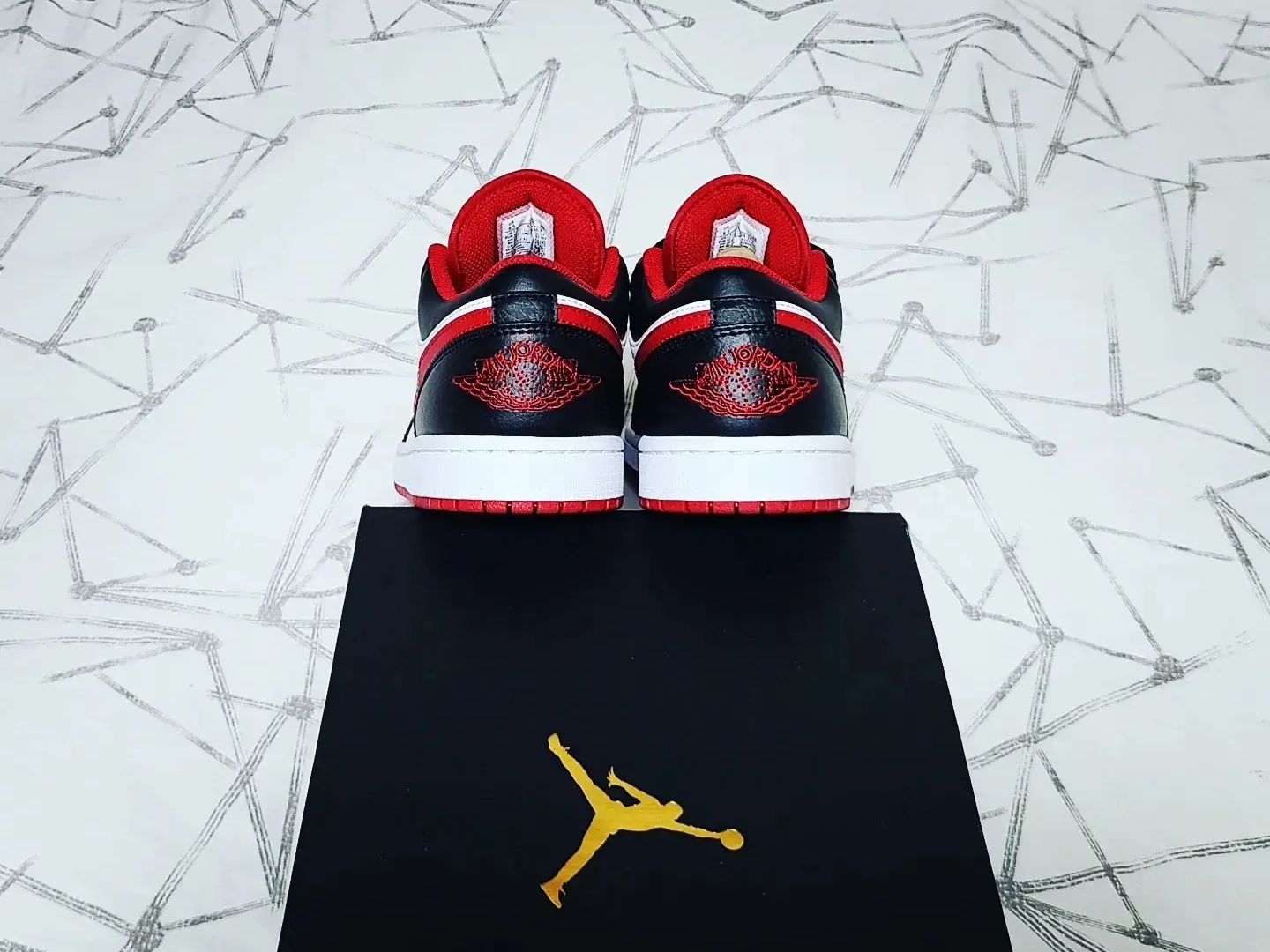 Jordan 1 Low White Gym Red Black 착용 스타일 - 5