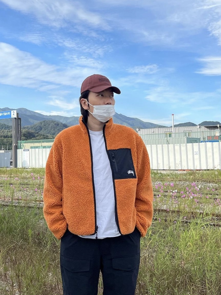 Stussy 8 Ball Sherpa Jacket Orange 착용 스타일 - 1
