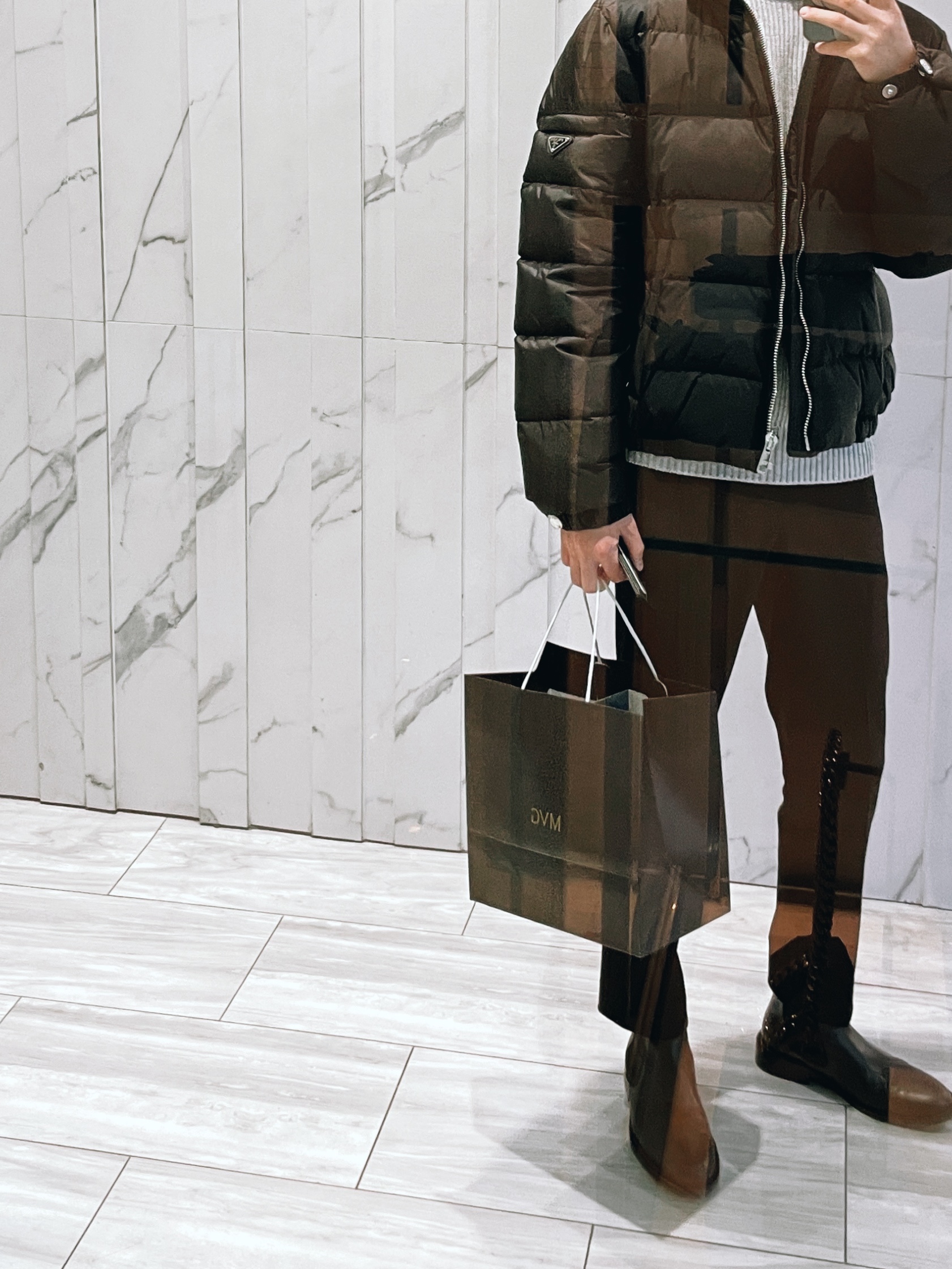 Prada Re-Nylon Short Puffer Jacket Black, Maison Mihara Yasuhiro Peterson OG Sole Canvas Low Sneakers Black 착용 스타일 - 1