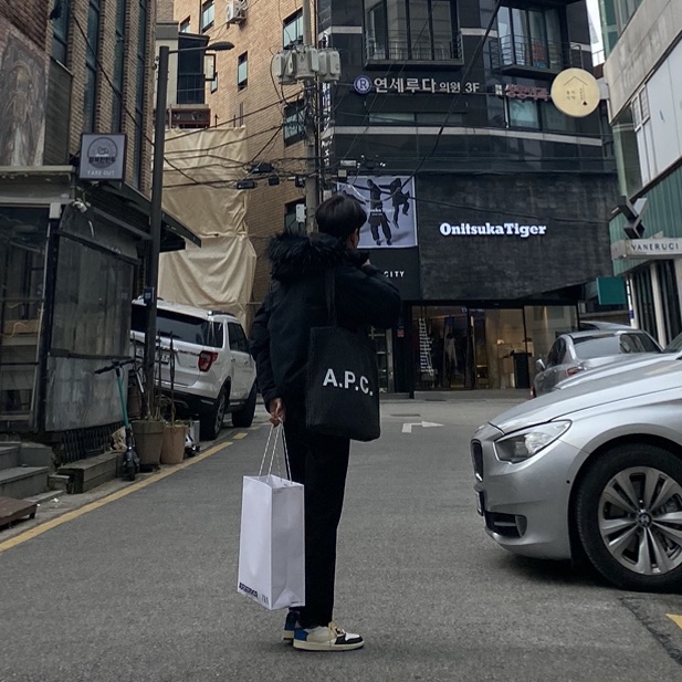 Jordan 1 x Travis Scott x Fragment Retro Low OG SP Military Blue, Zara x Ader Error Wool Blend Oversize Coat Black 착용 스타일