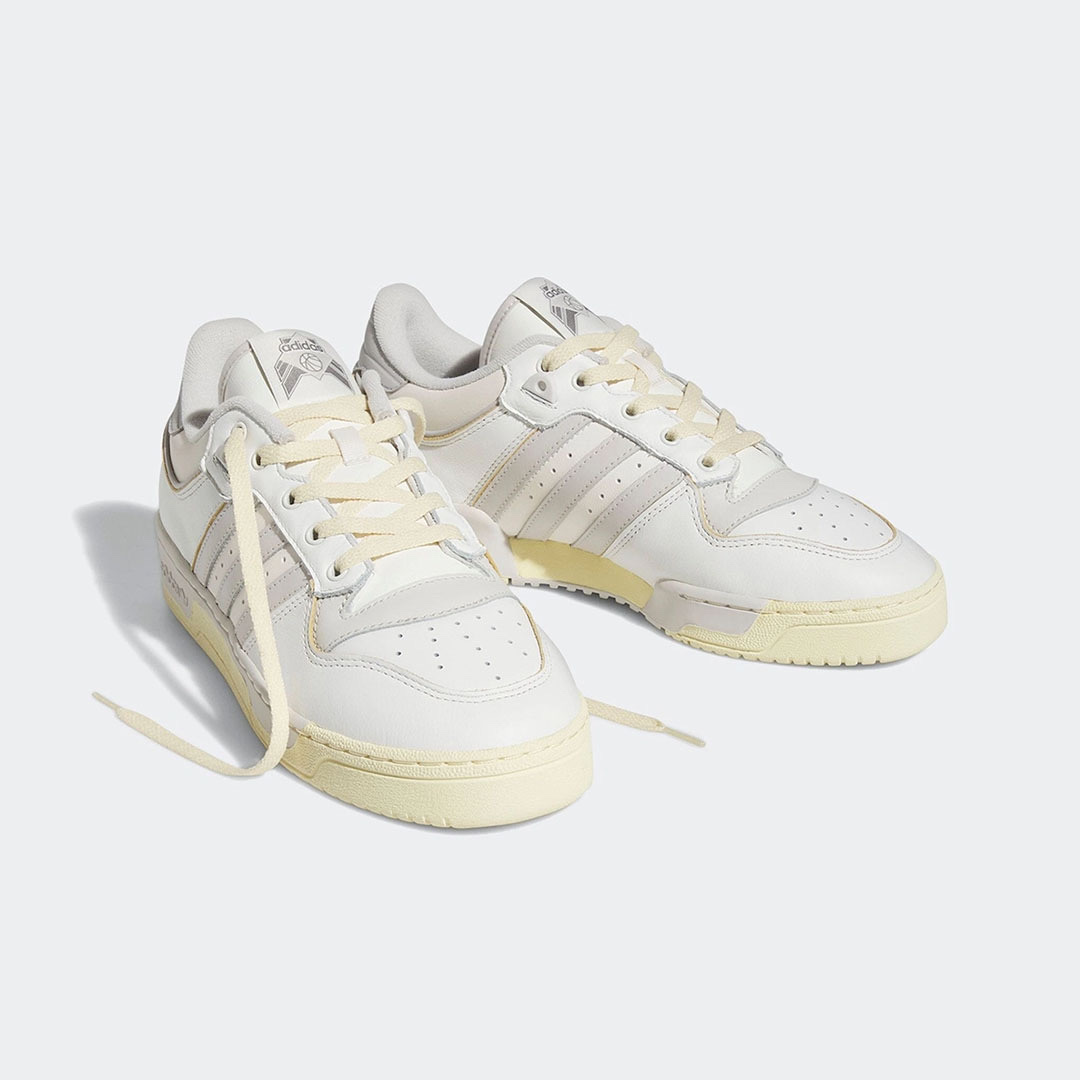 Adidas Rivalry Low 86 Core White Grey 착용 스타일 - 2