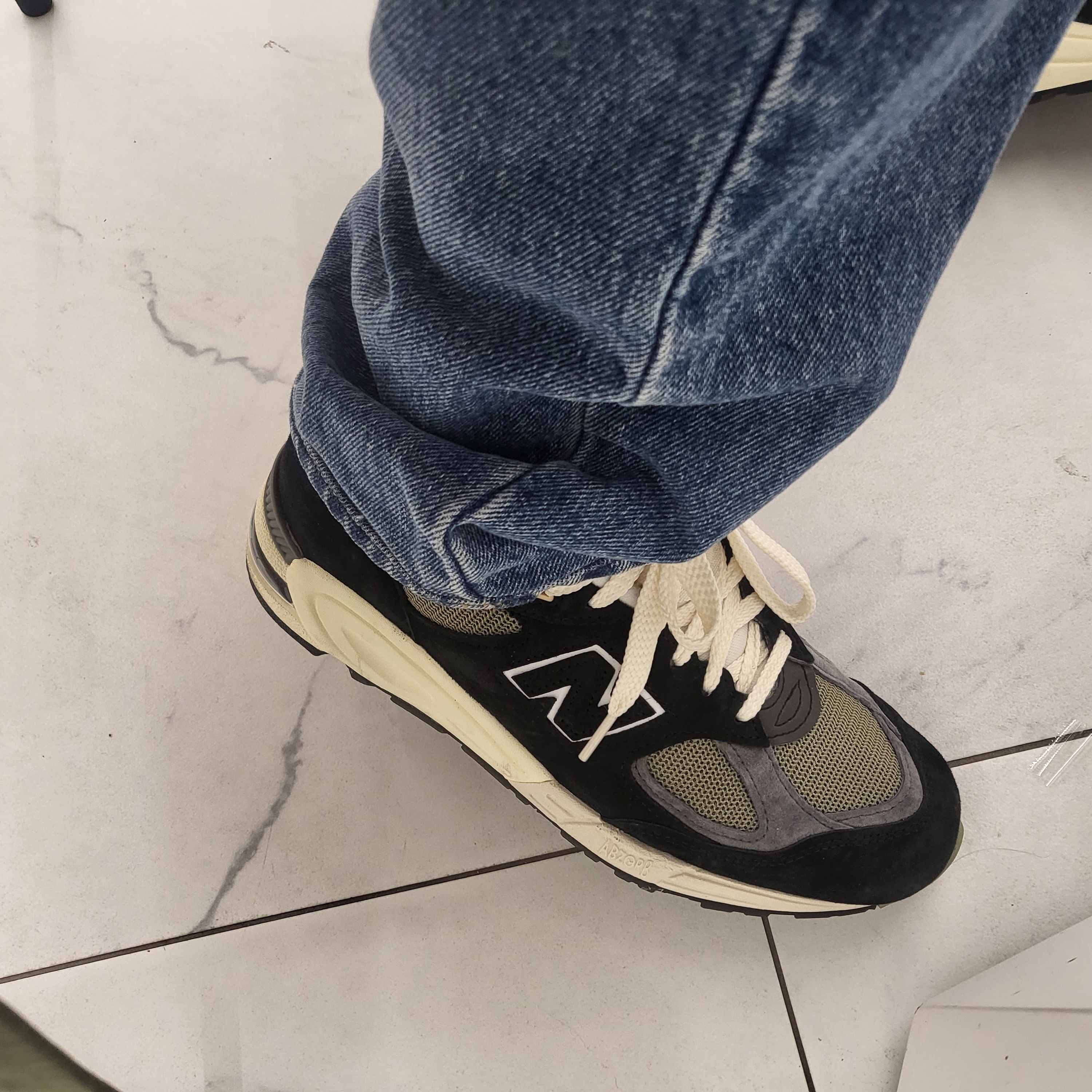 New Balance 990v2 Made in USA Black True camo 착용 스타일 - 2