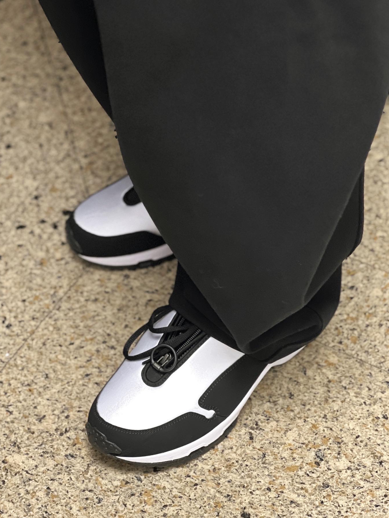 Nike x Comme des Garcons Homme Plus Air Max Sunder SP White Black, Zara x Ader Error Jogger Pants Black 착용 스타일 - 2