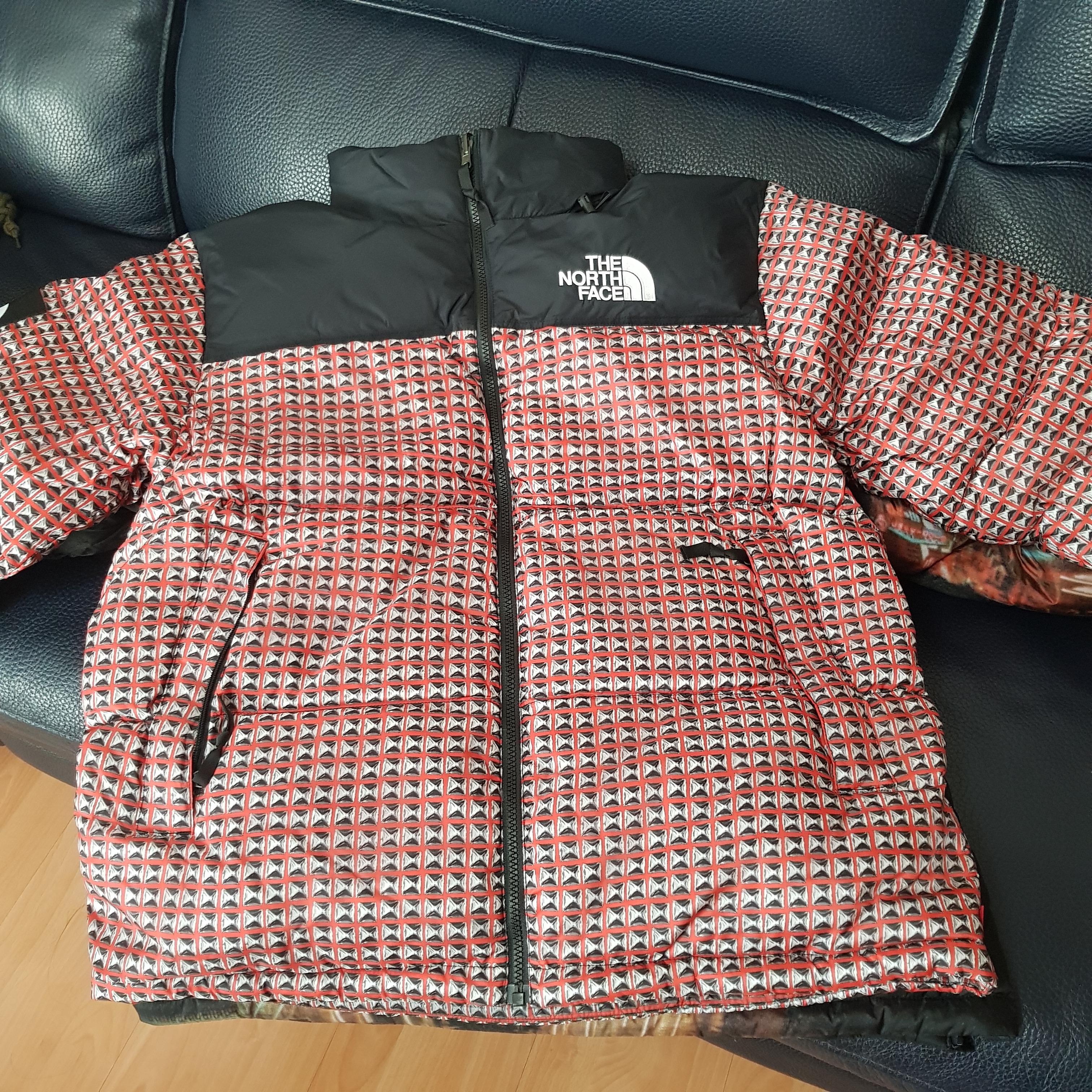 Supreme x The North Face 800-Fill Half Zip Hooded Pullover Times Square - 22FW, Supreme x The North Face Studded Nuptse Jacket Red - 21SS 착용 스타일 - 4
