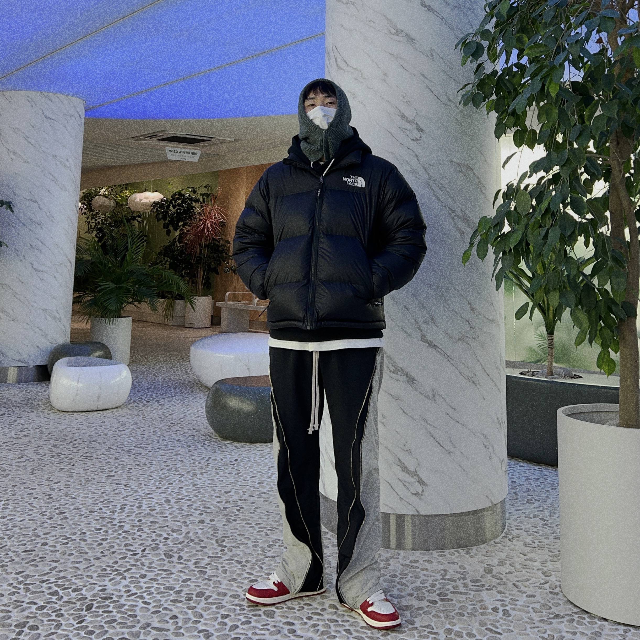 The North Face 1996 Eco Nuptse Jacket Black, Jordan 1 Retro High OG Chicago 2022 착용 스타일 - 1