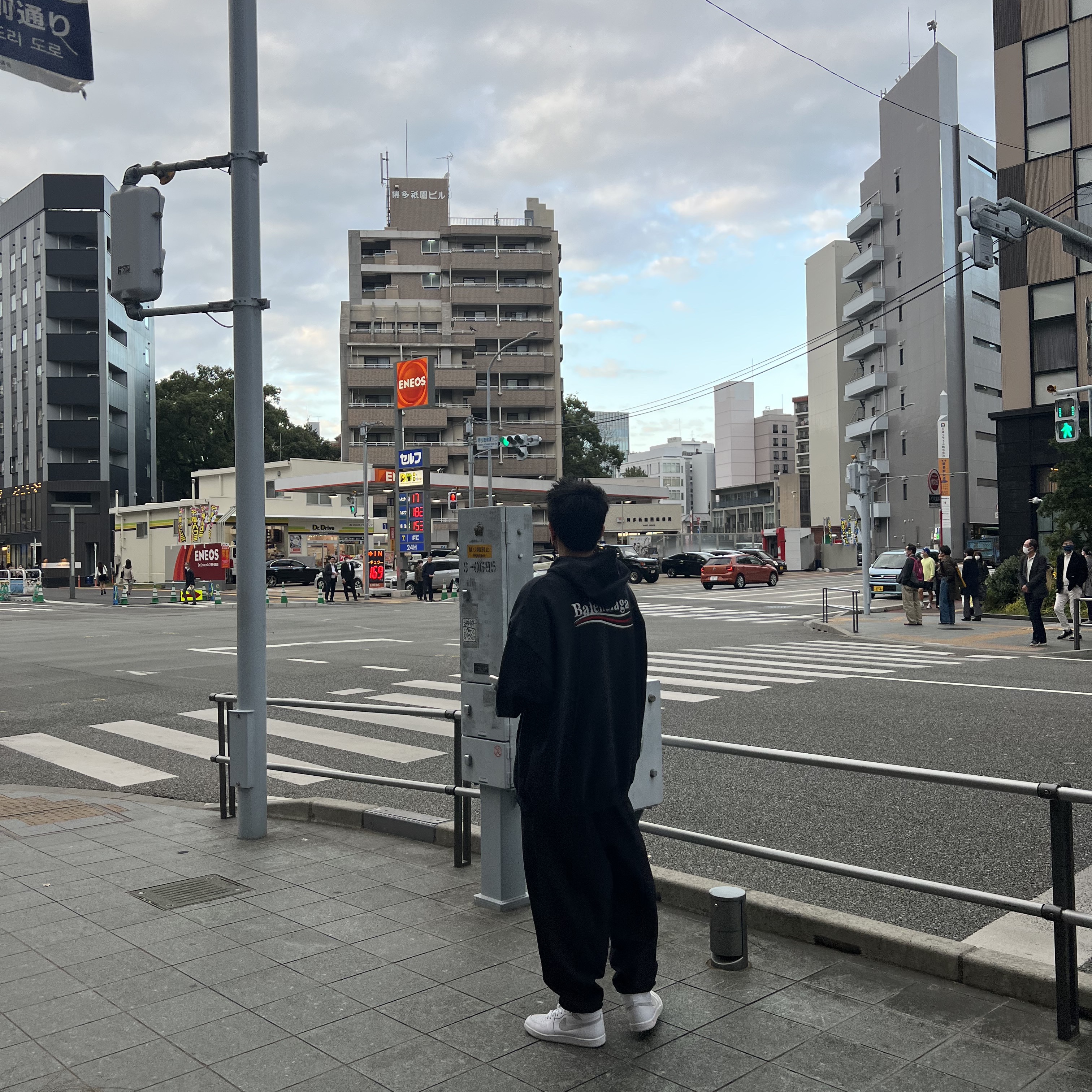 Balenciaga Political Campaign Hoodie Large Fit Black, Prada Re-Nylon and Saffiano Leather Shoulder Bag Black 착용 스타일 - 2