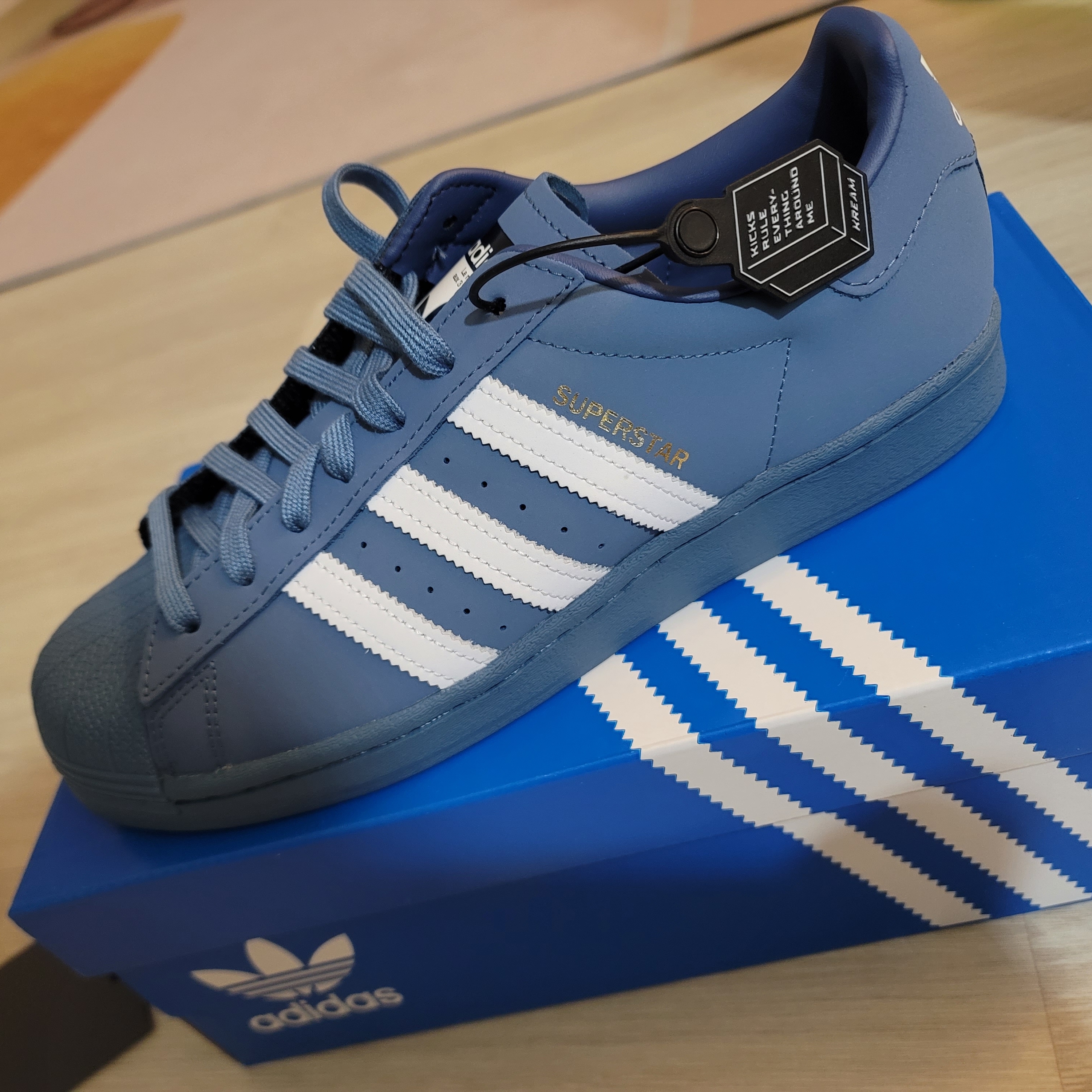 Adidas x Atmos x Daiki Tsuneta Superstar Altered Blue 착용 스타일 - 1