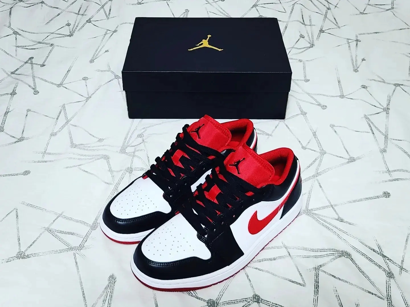 Jordan 1 Low White Gym Red Black 착용 스타일 - 1