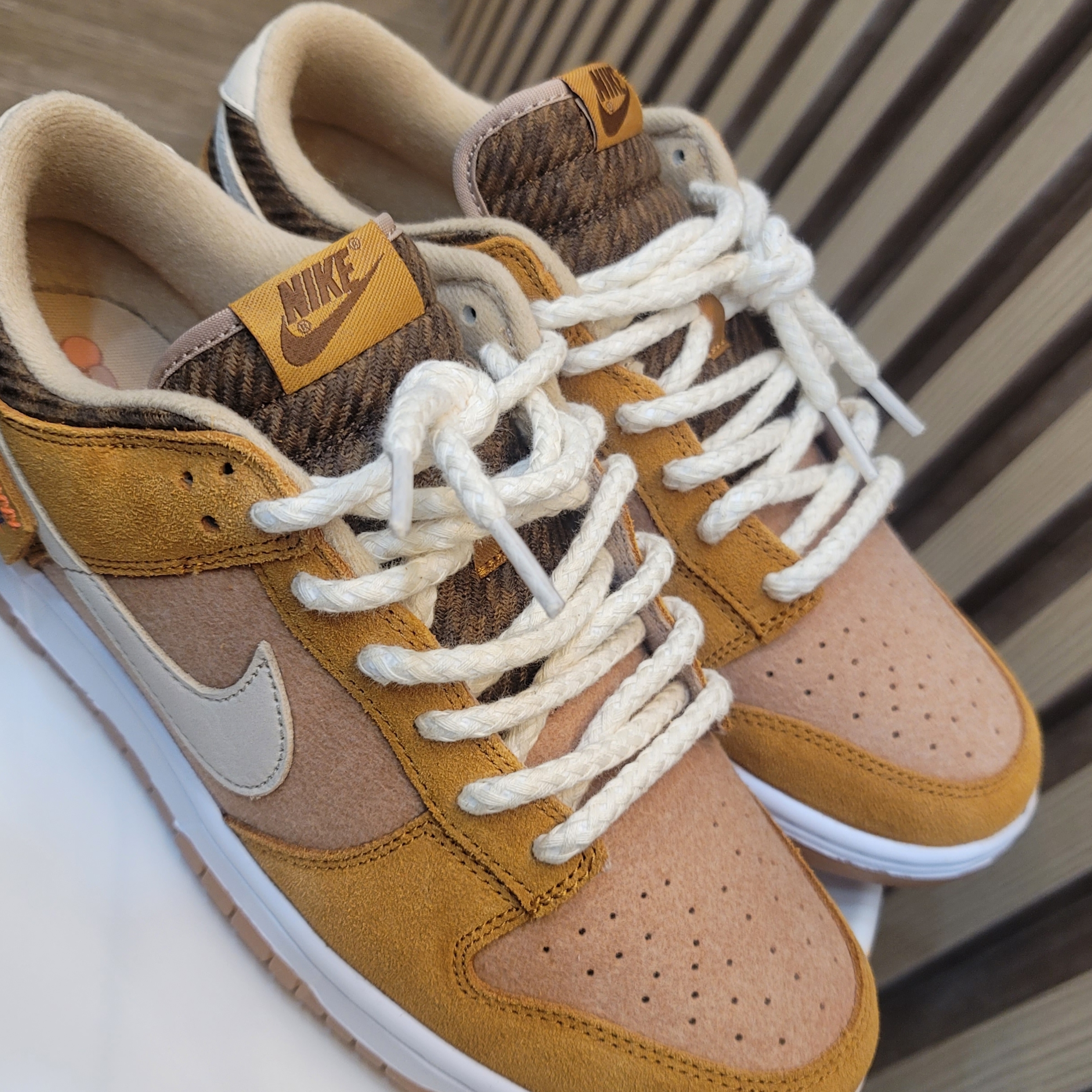 Nike Dunk Low SE Praline Desert Ochre 착용 스타일