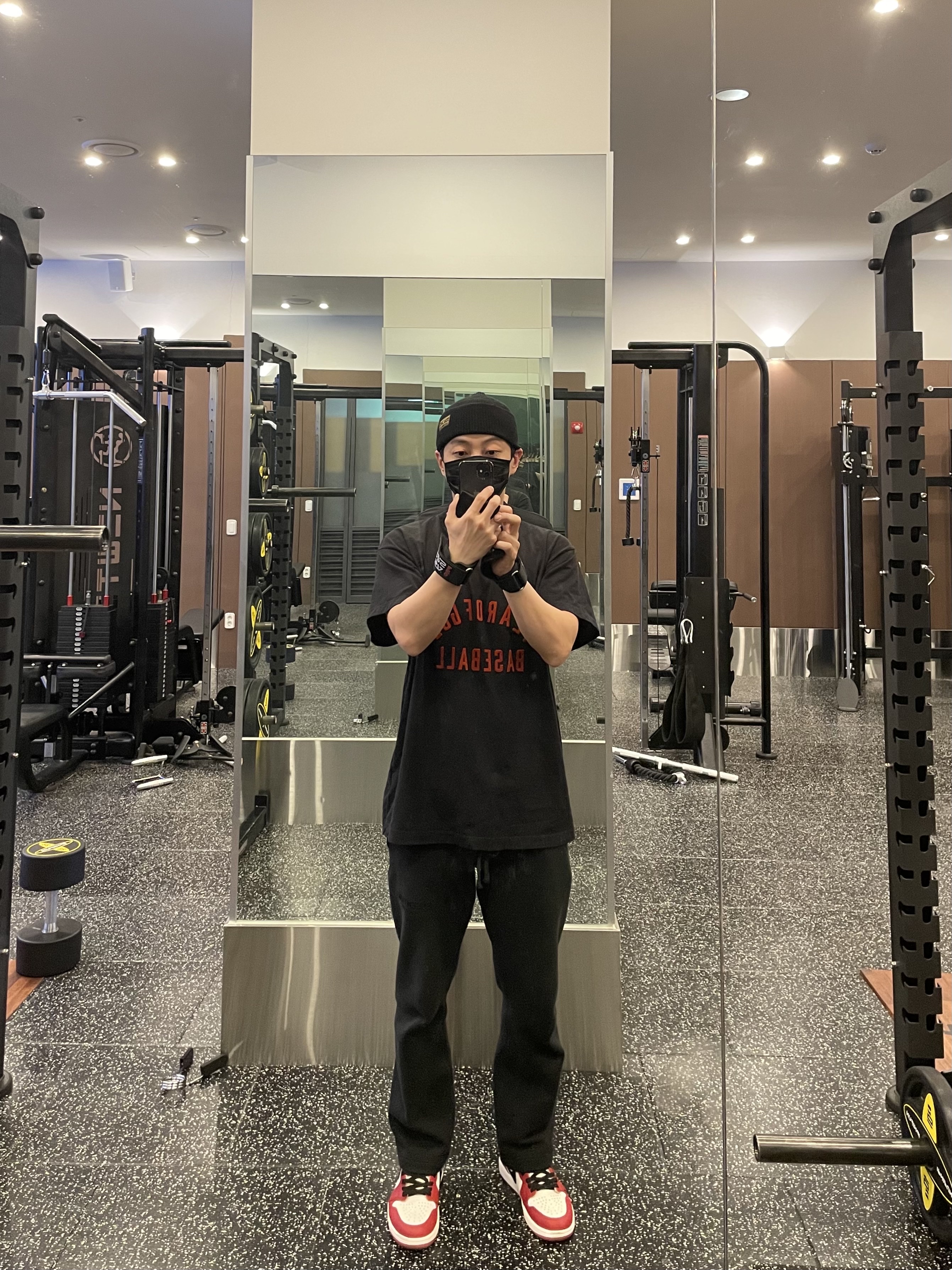 Fear of God Baseball T-Shirt Vintage Black, Essentials The Core Collection Relaxed Sweatpants Stretch Limo 착용 스타일