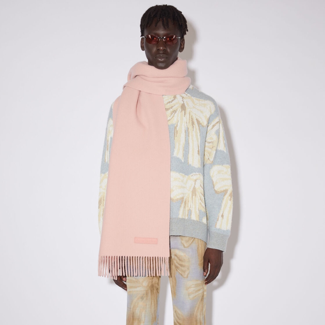 Acne Studios Wool Fringe Muffler Pink 착용 스타일