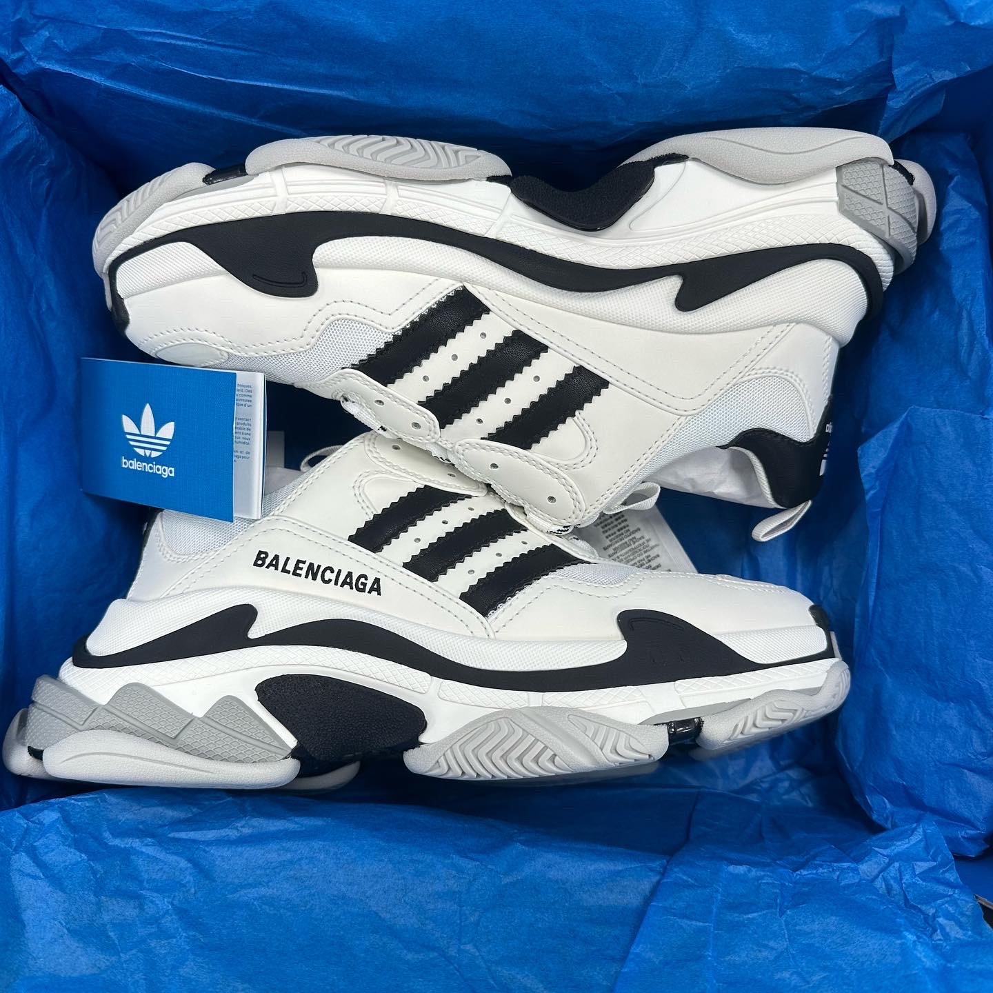 Balenciaga x Adidas Triple S Sneakers White Black 착용 스타일