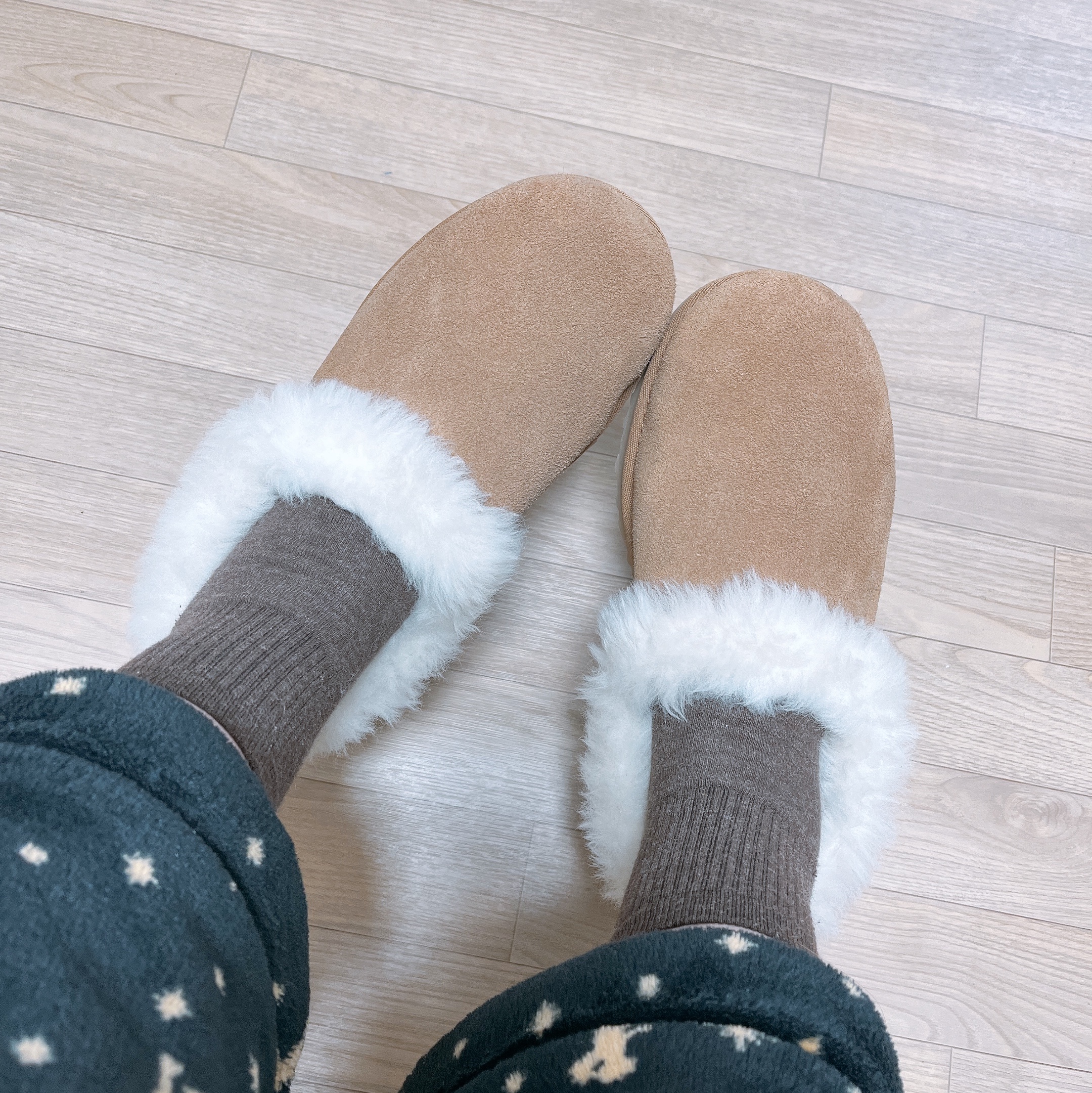 (W) UGG Nita Slipper Chestnut 착용 스타일