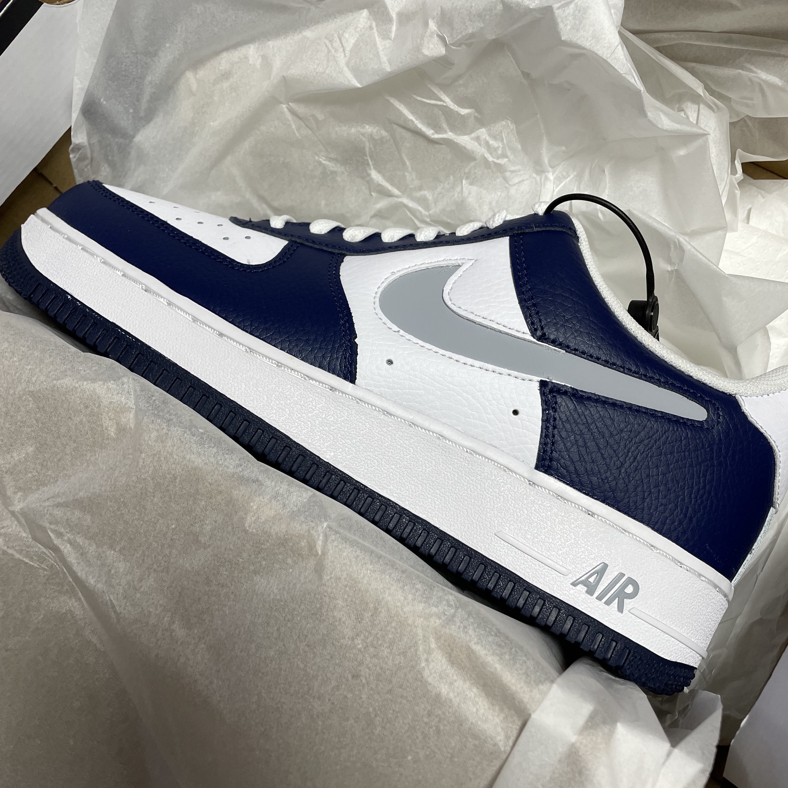 Nike Air Force 1 '07 Cut Out Swoosh Midnight Navy 착용 스타일